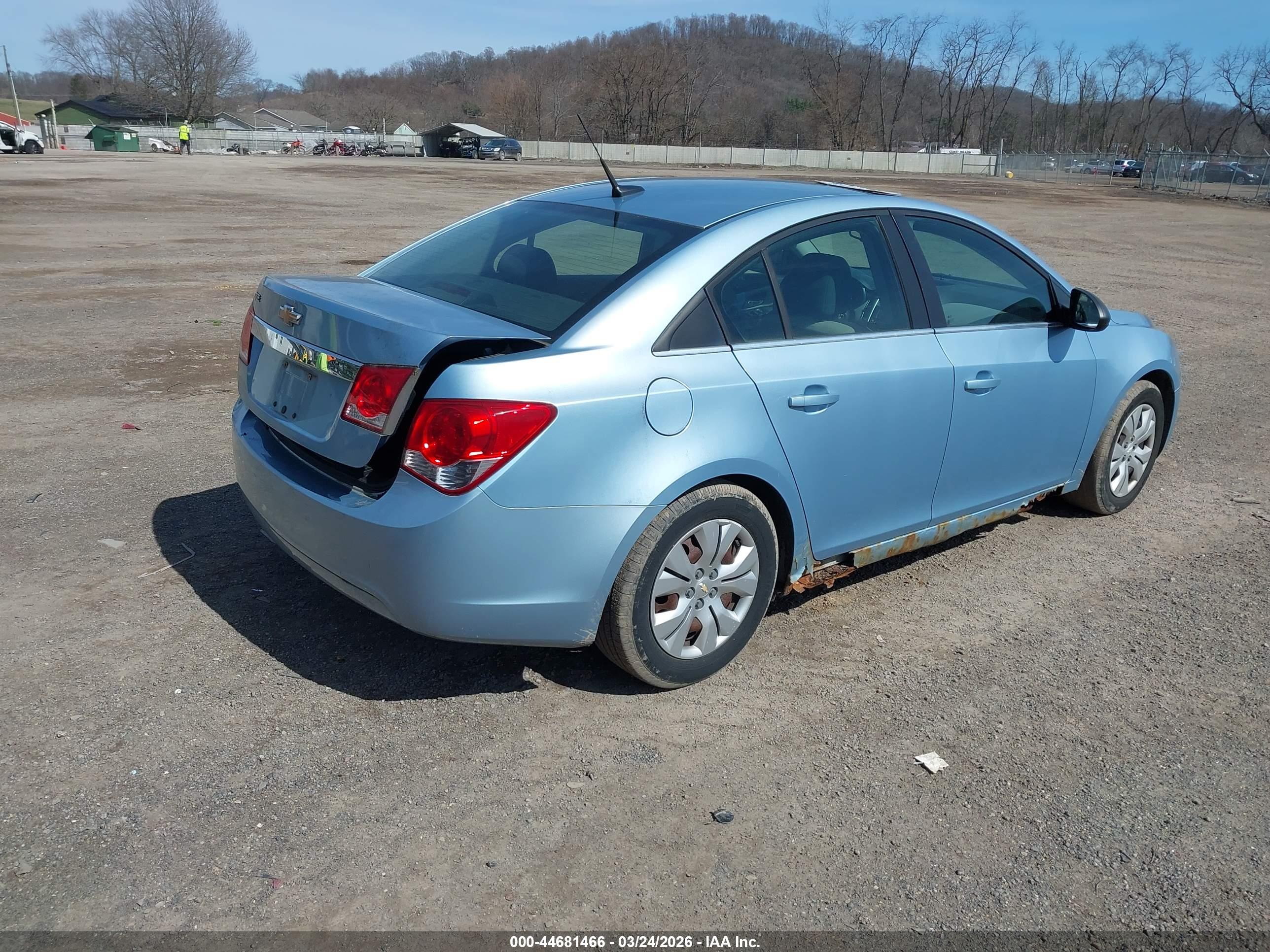 CHEVROLET CRUZE image 4