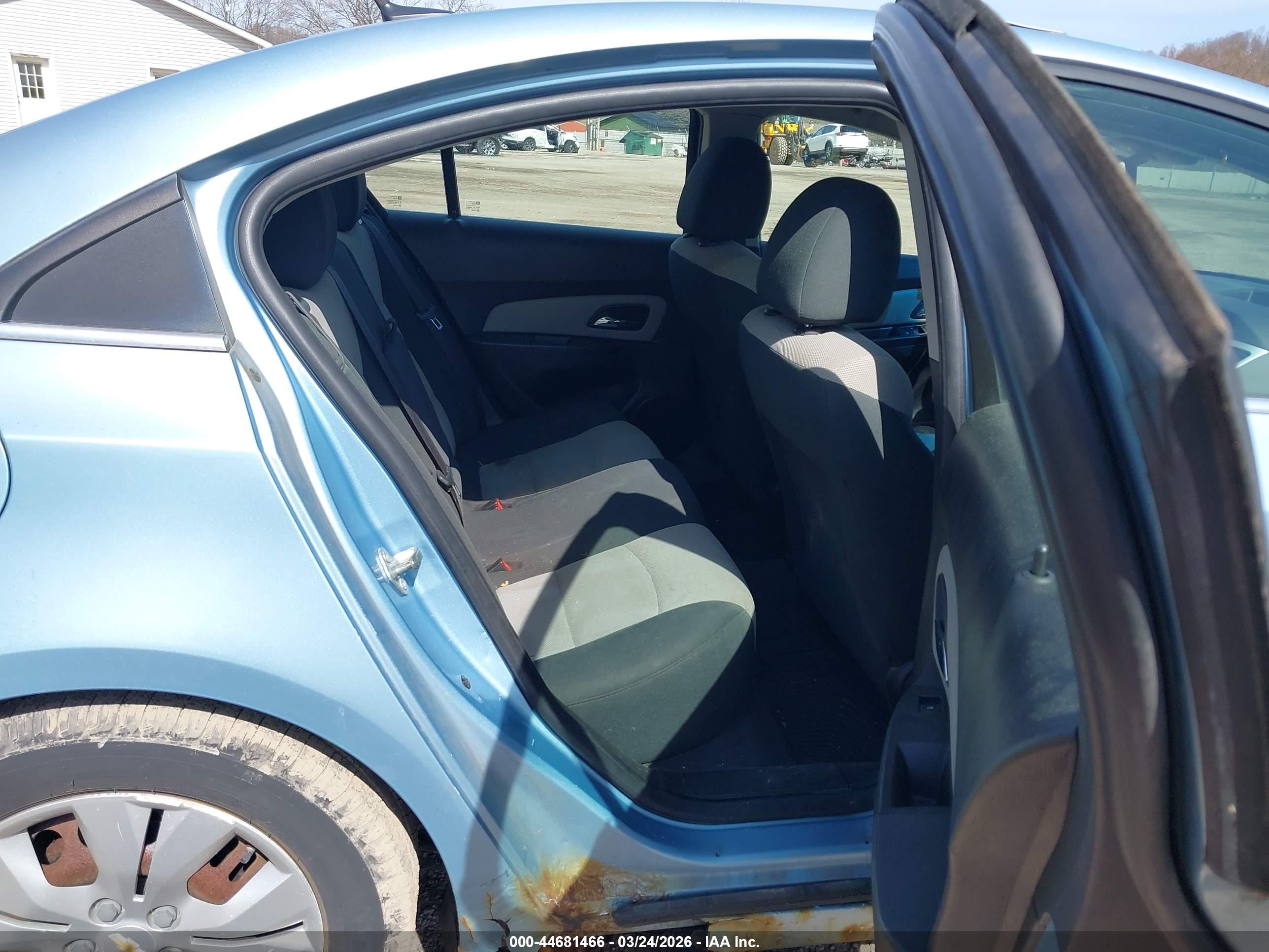 CHEVROLET CRUZE image 8