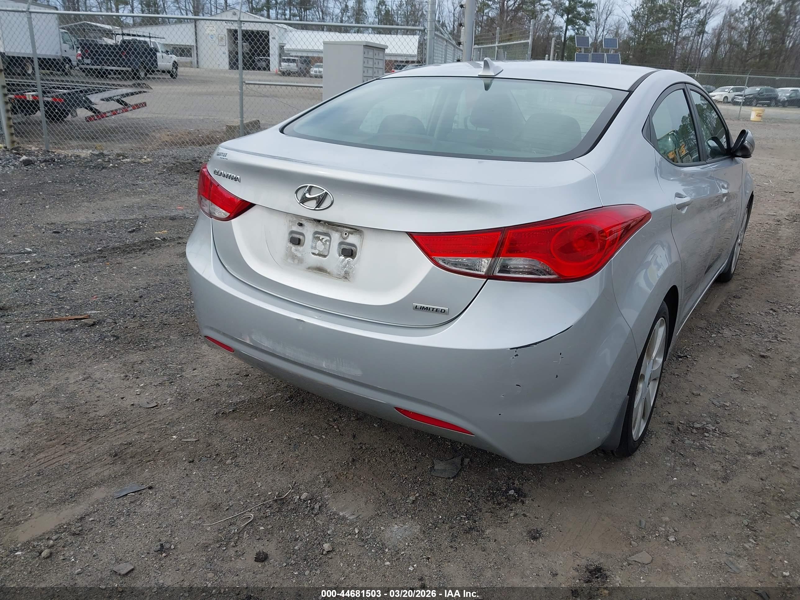 HYUNDAI ELANTRA image 6