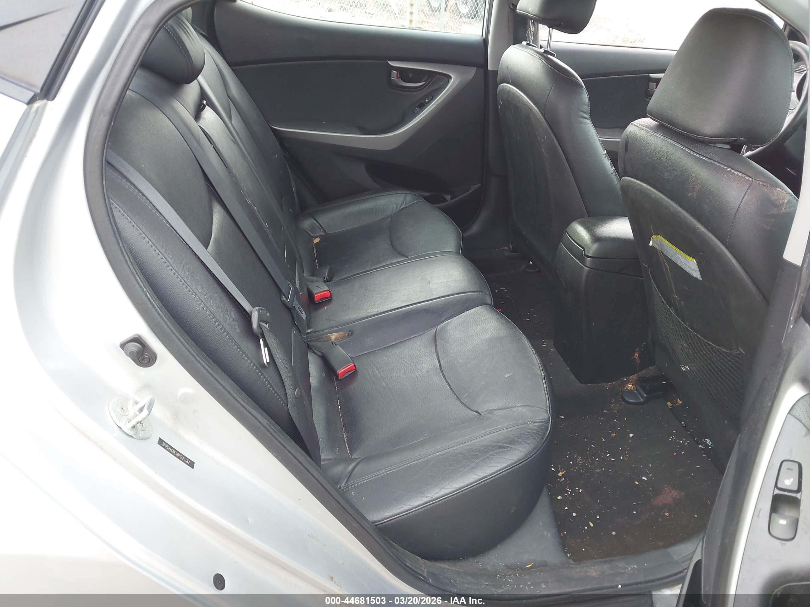 HYUNDAI ELANTRA image 8