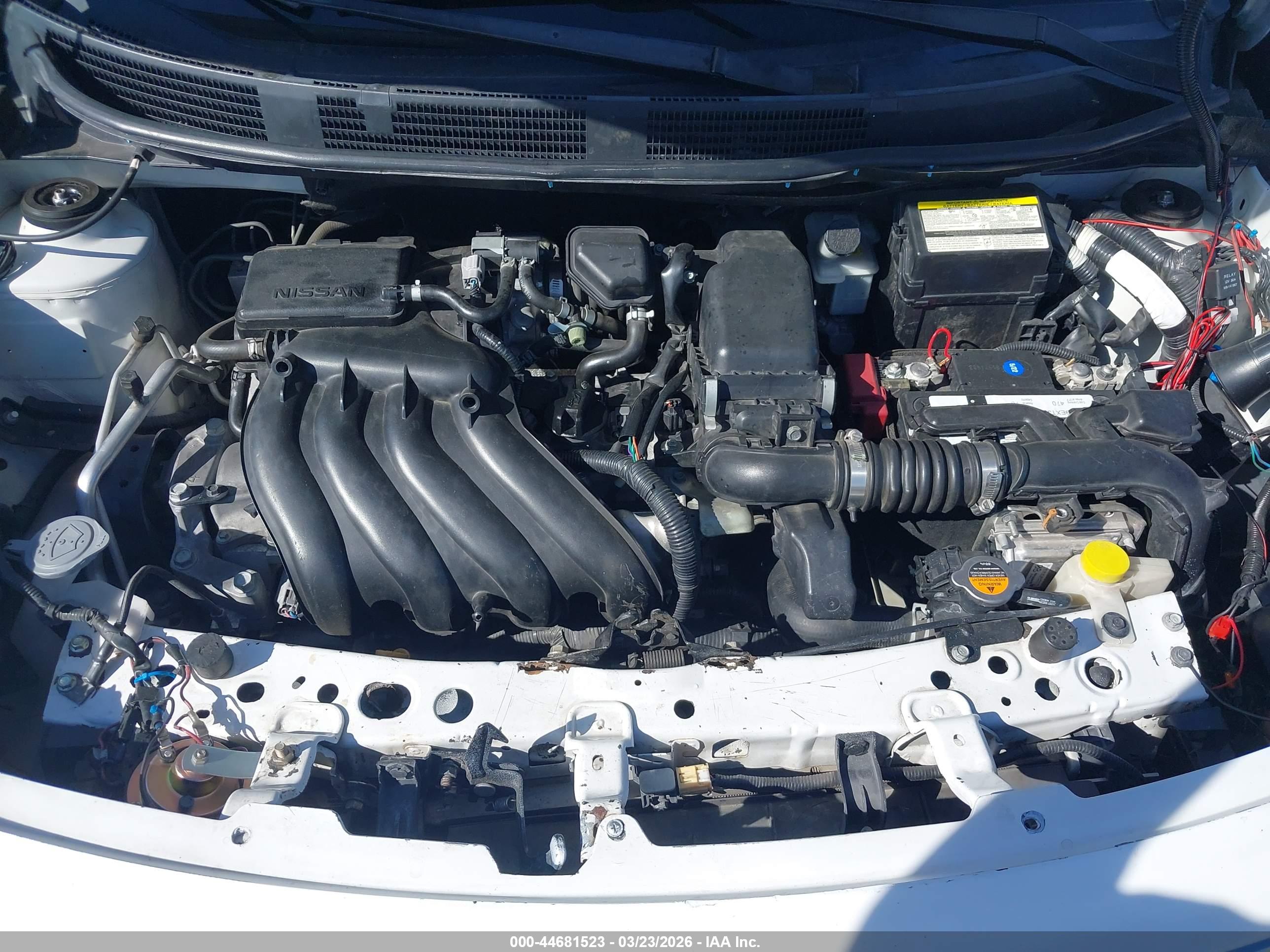 NISSAN VERSA image 10