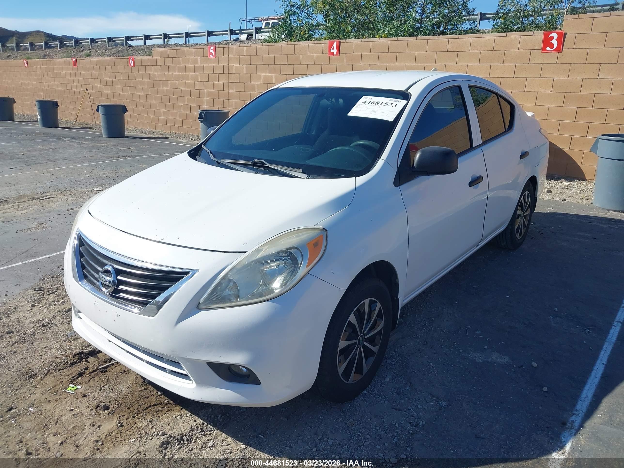 NISSAN VERSA image 2