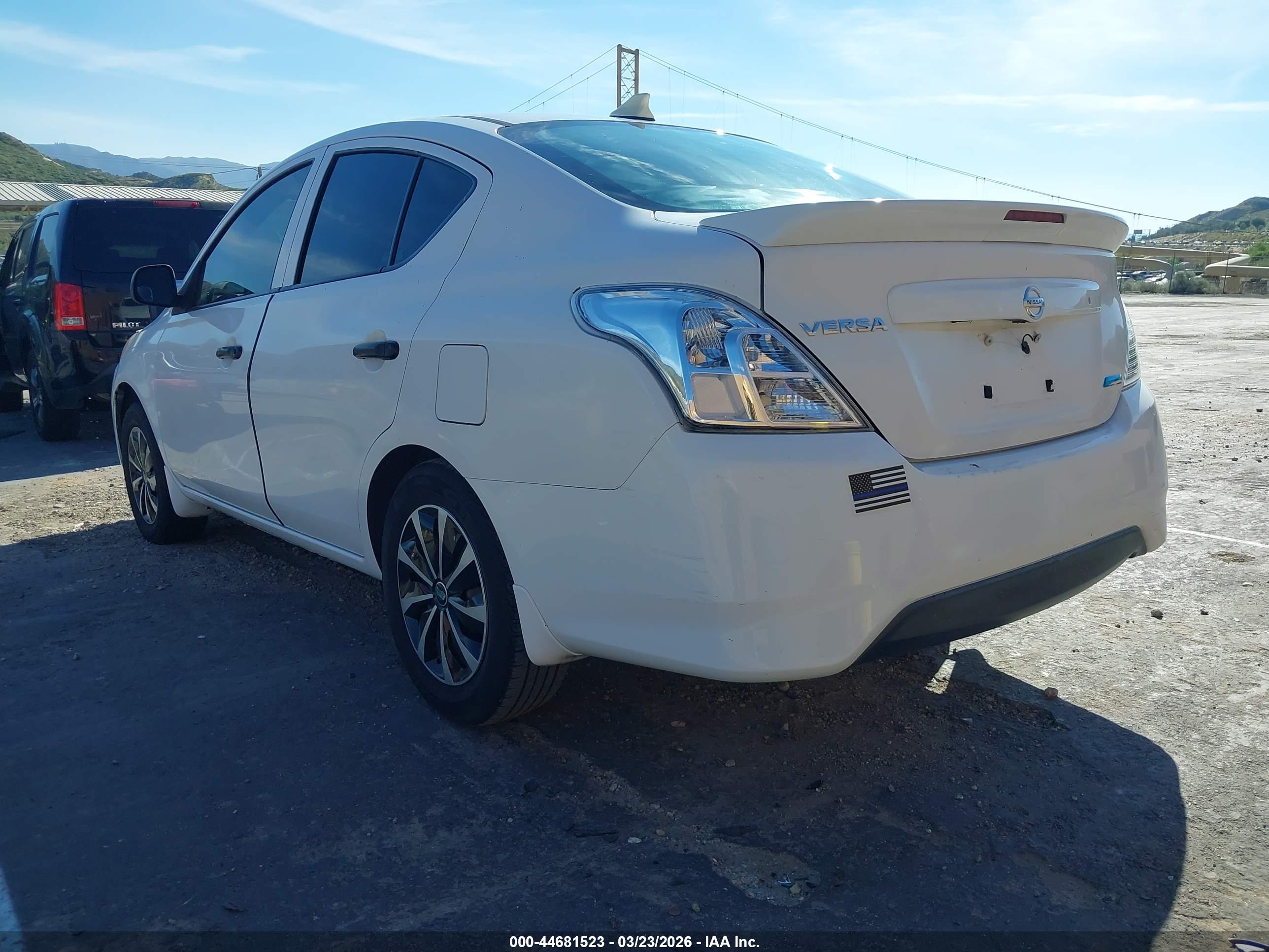 NISSAN VERSA image 3
