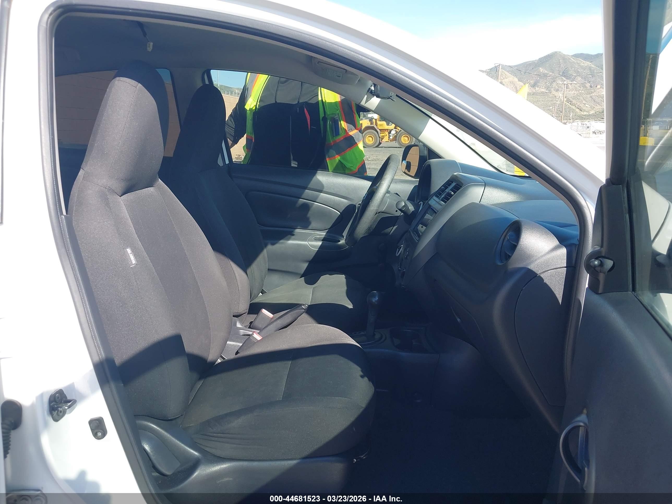 NISSAN VERSA image 5