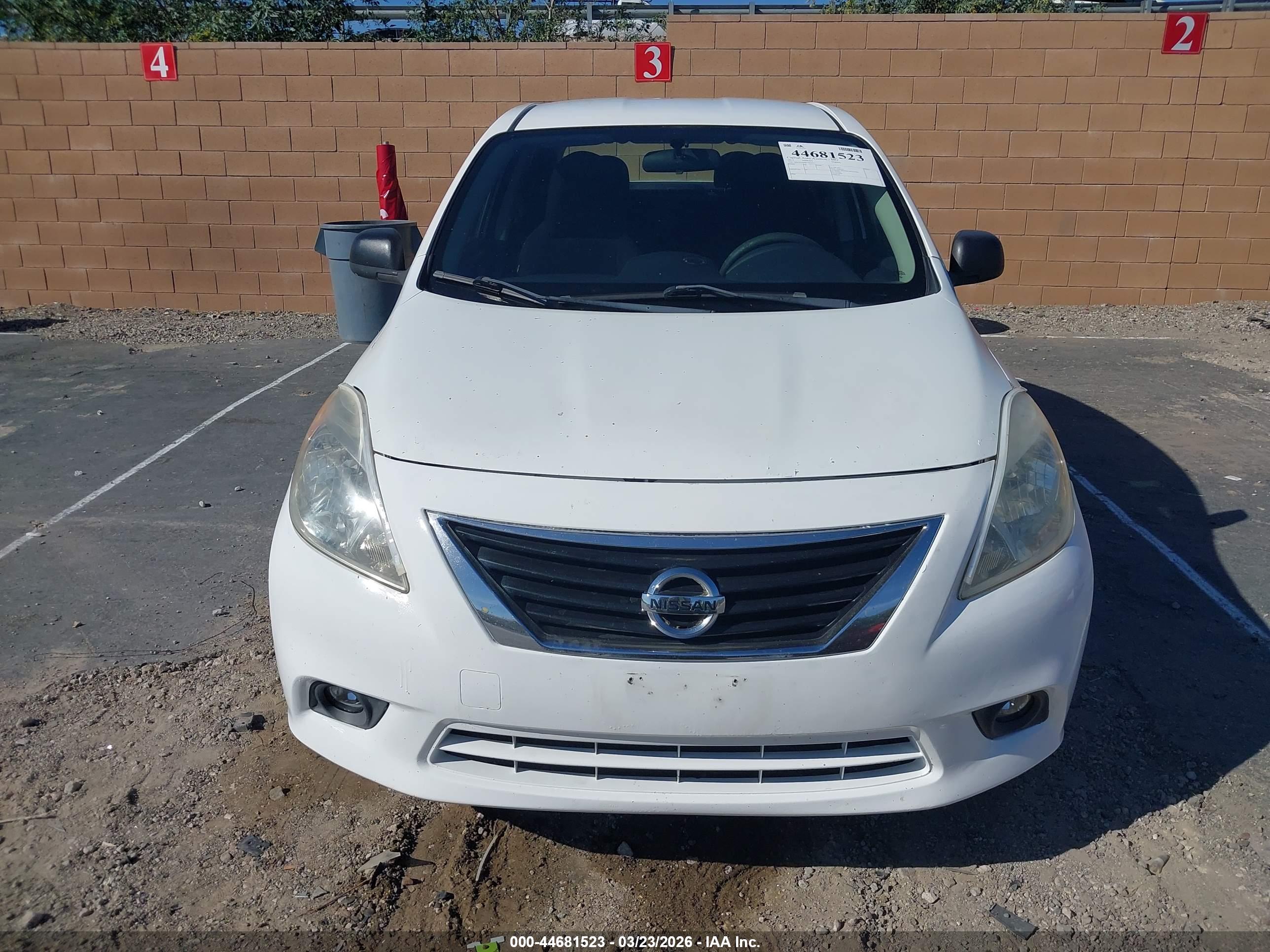 NISSAN VERSA image 6