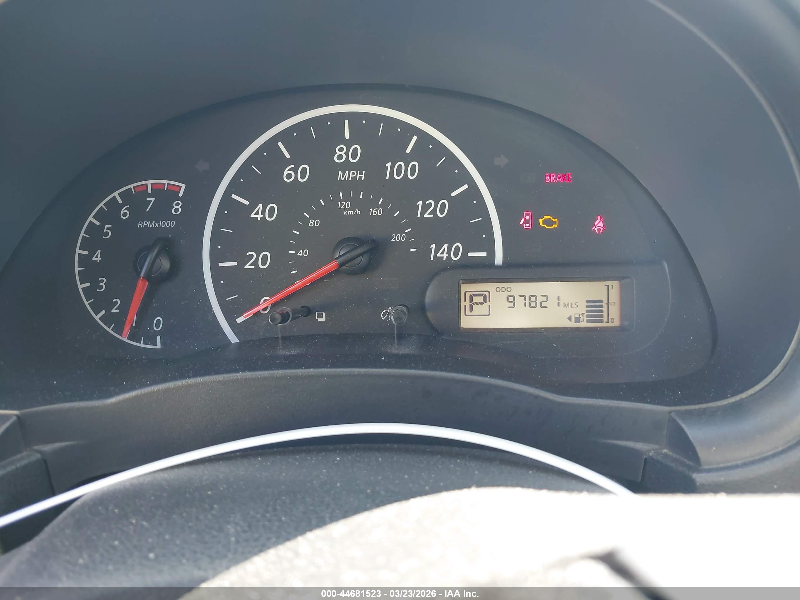 NISSAN VERSA image 7