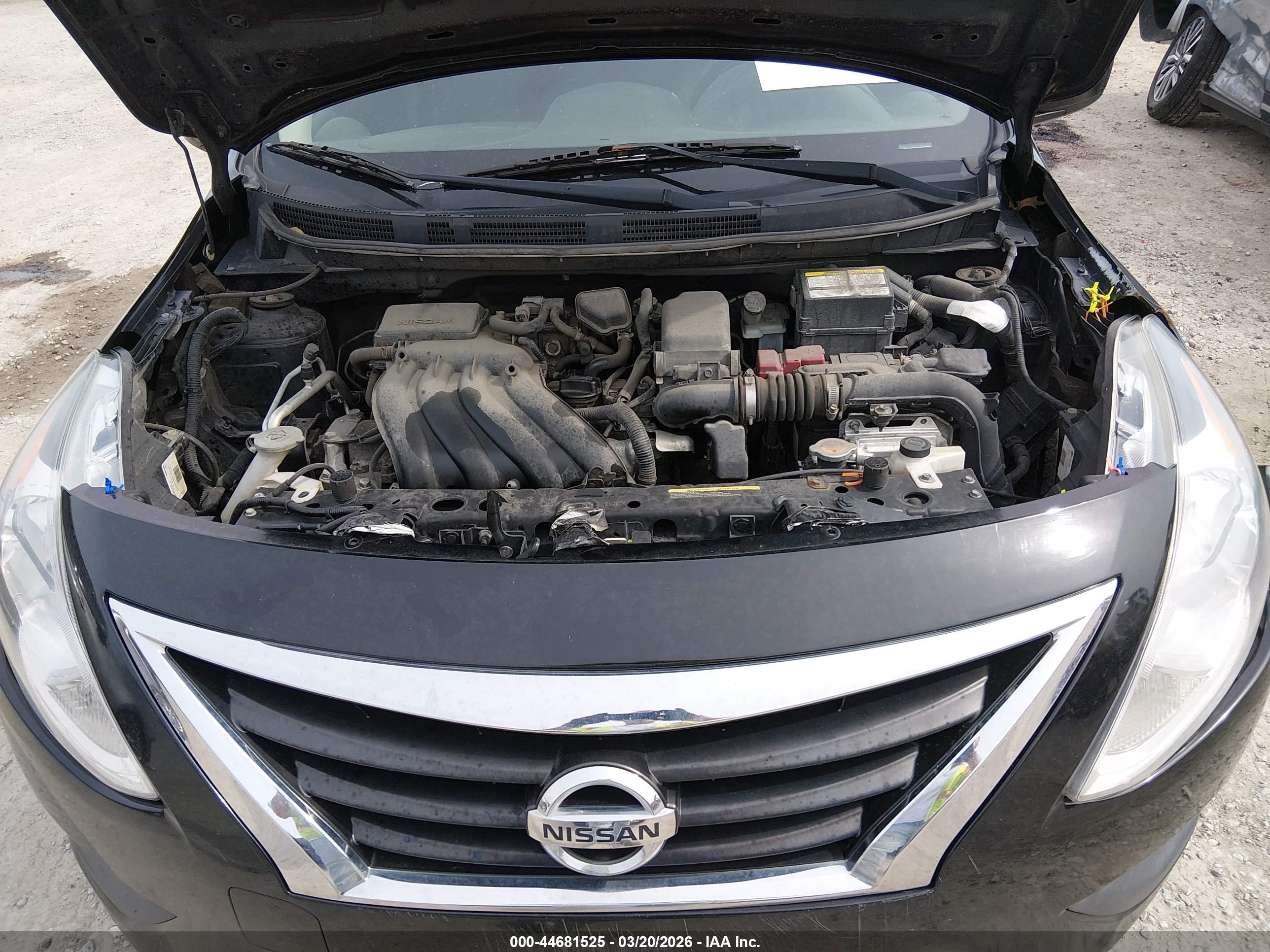 NISSAN VERSA image 10
