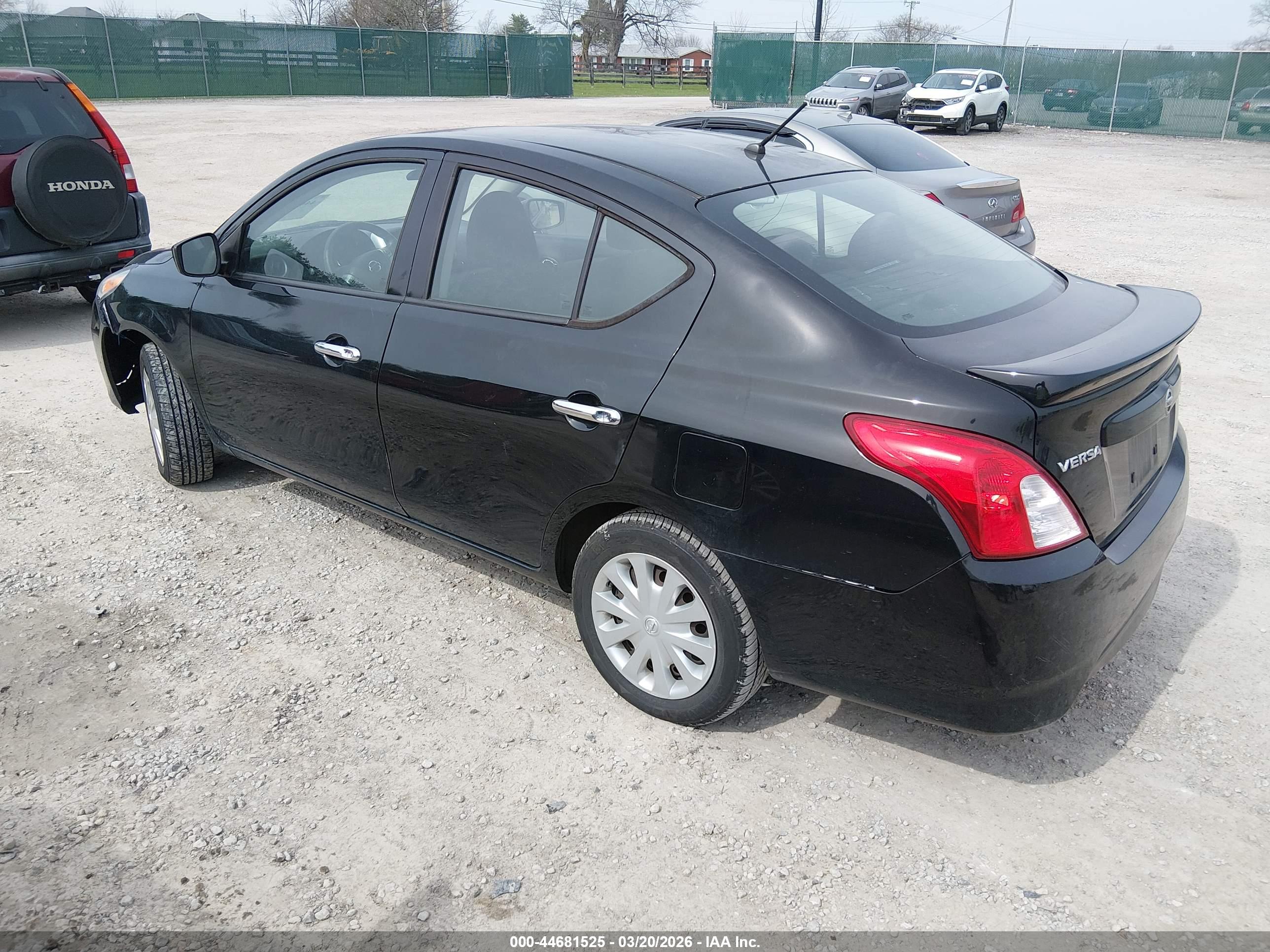 NISSAN VERSA image 3