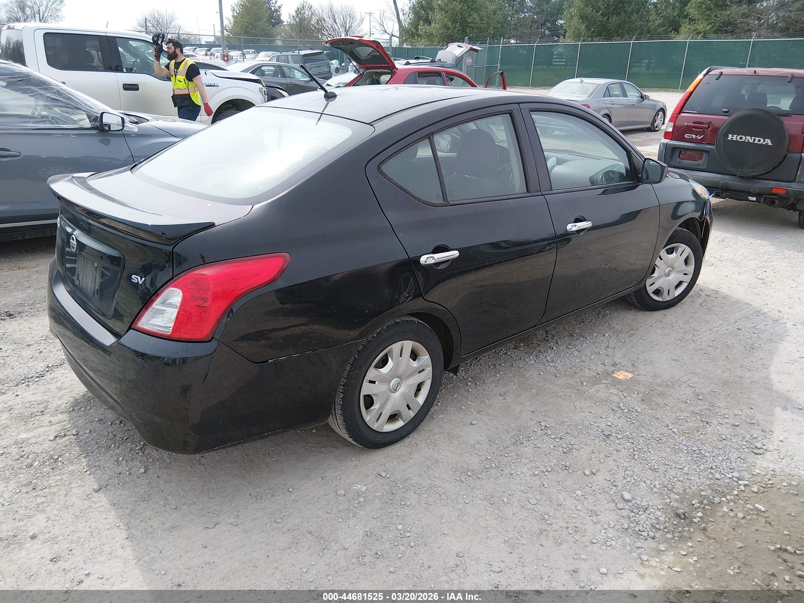 NISSAN VERSA image 4