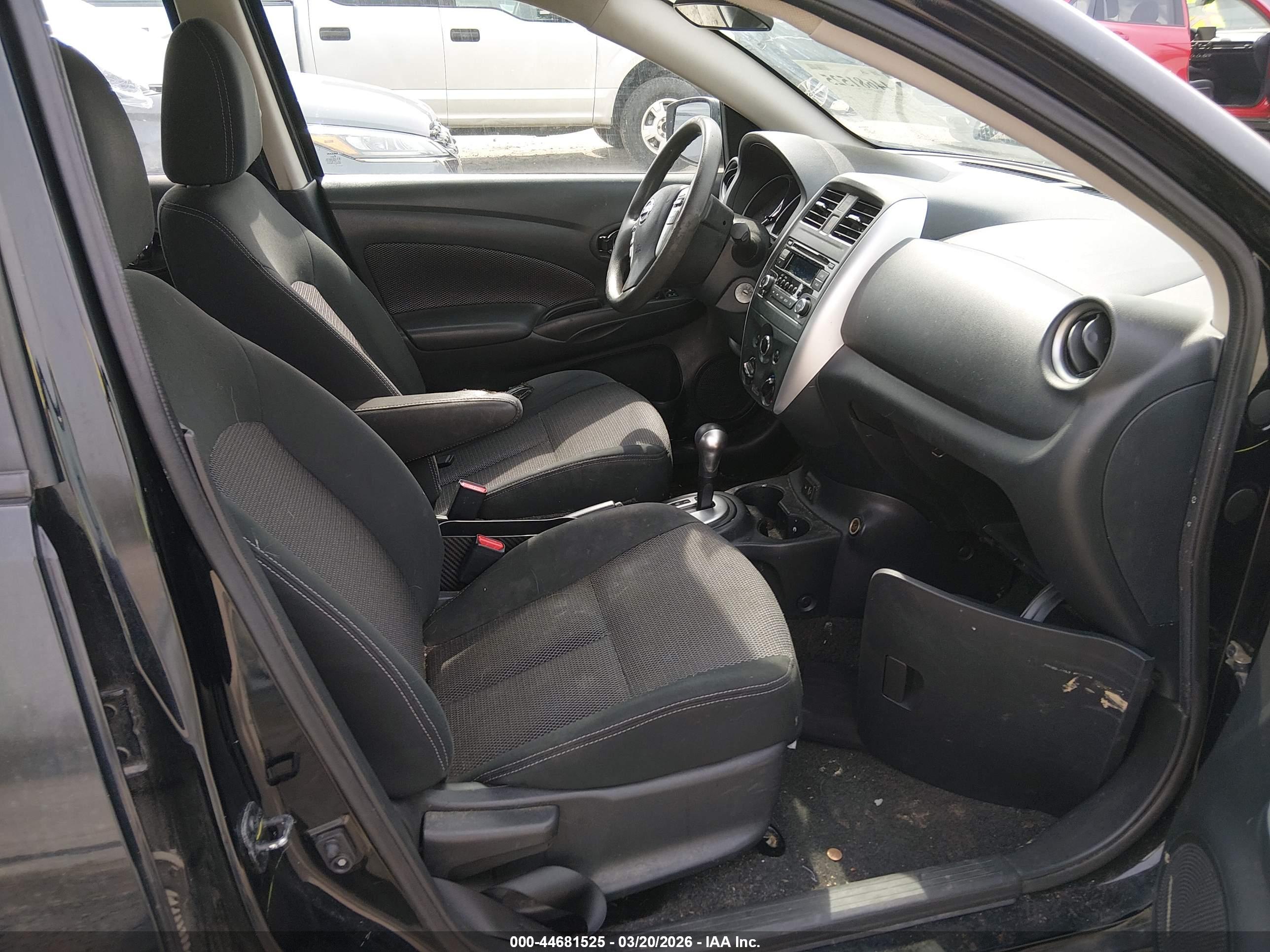 NISSAN VERSA image 5