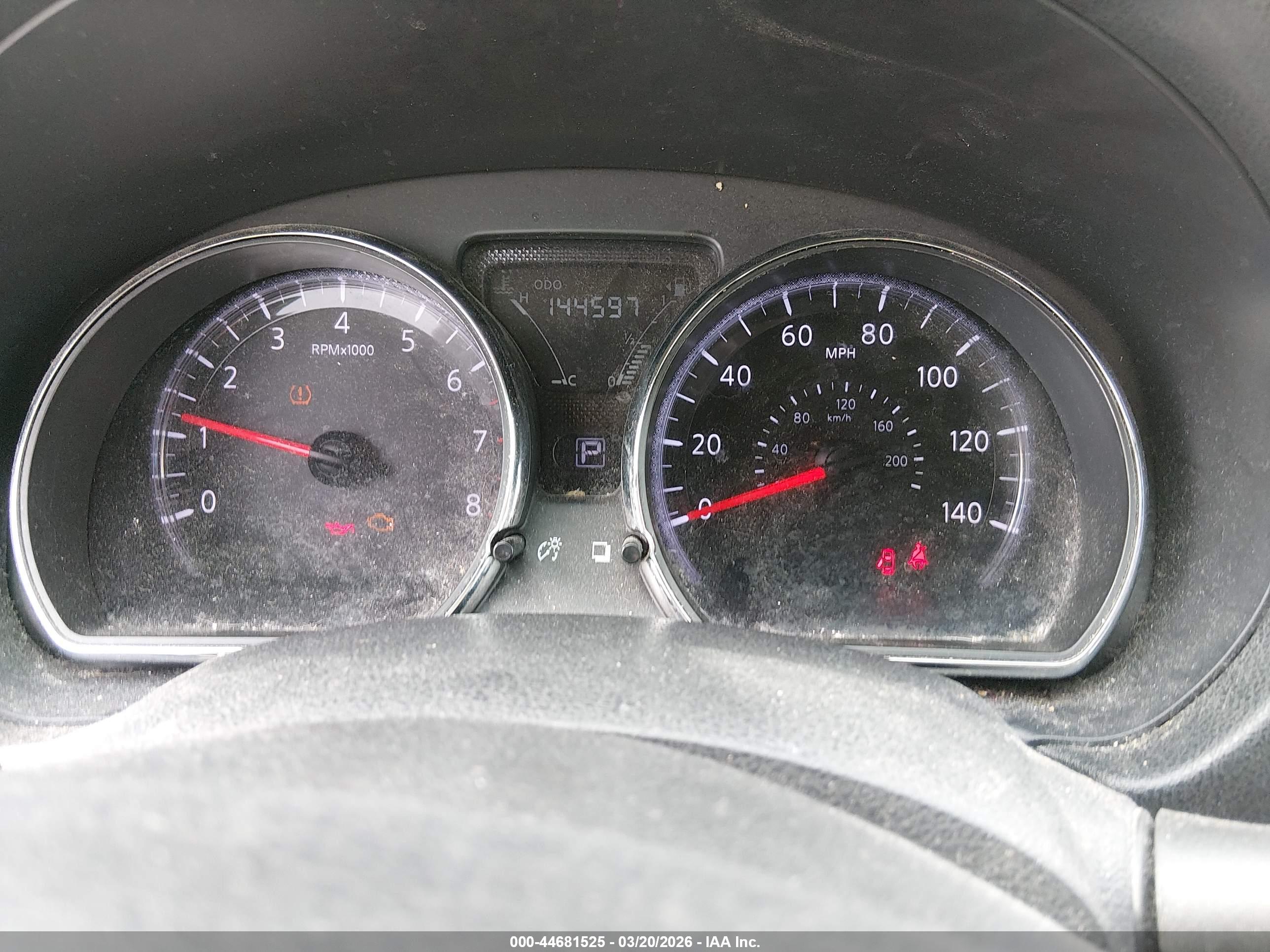 NISSAN VERSA image 7