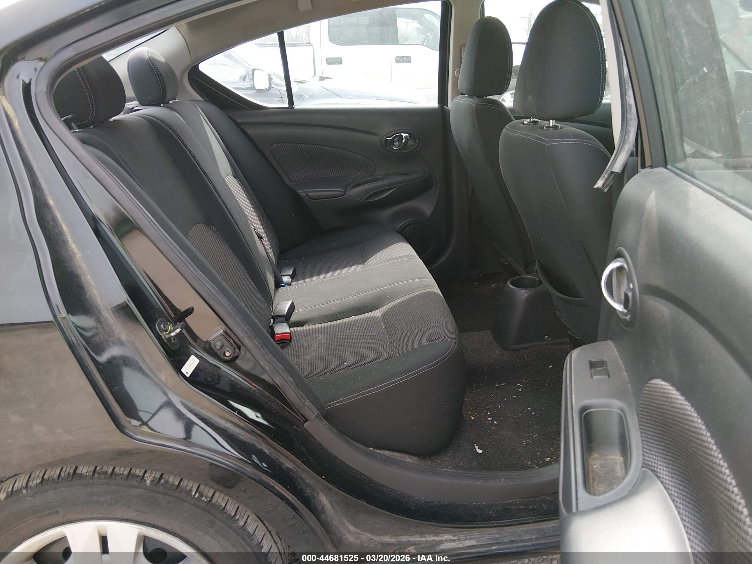 NISSAN VERSA image 8