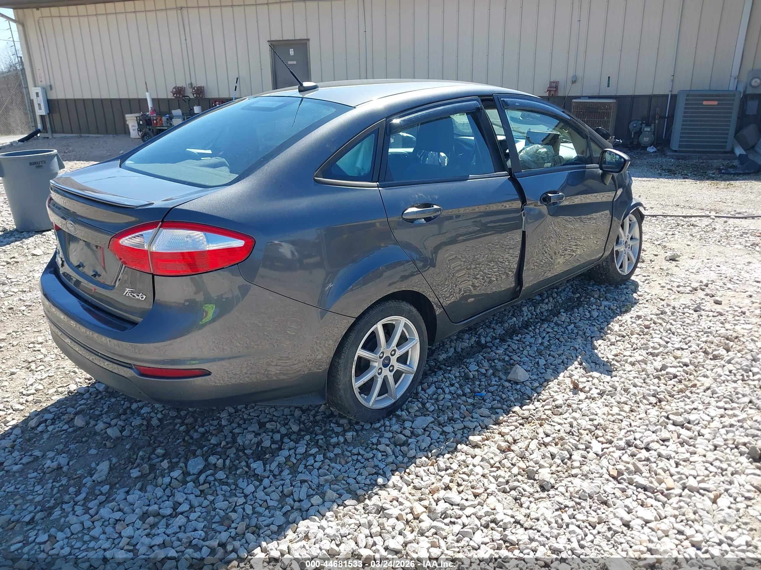 FORD FIESTA image 4