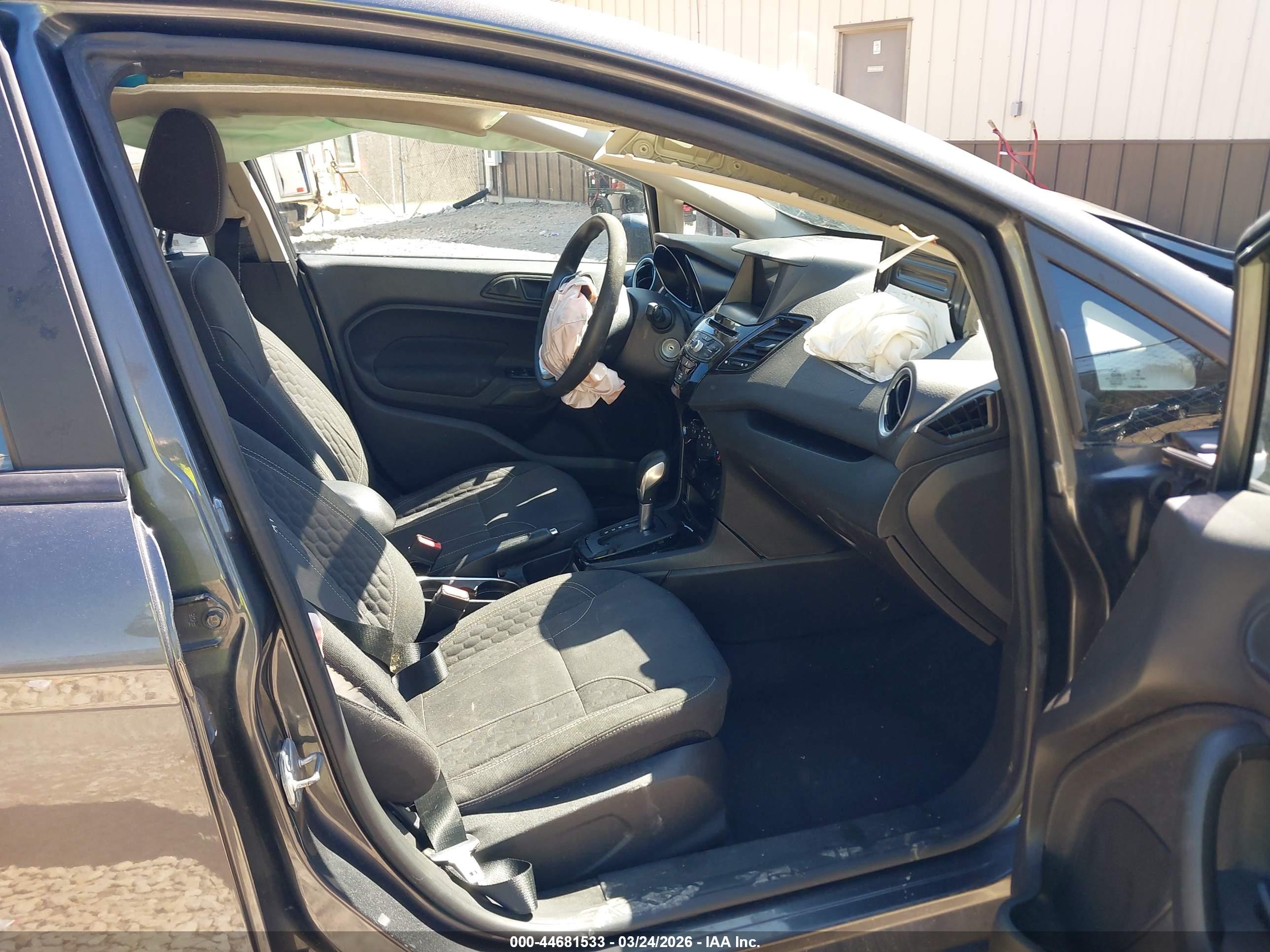 FORD FIESTA image 5