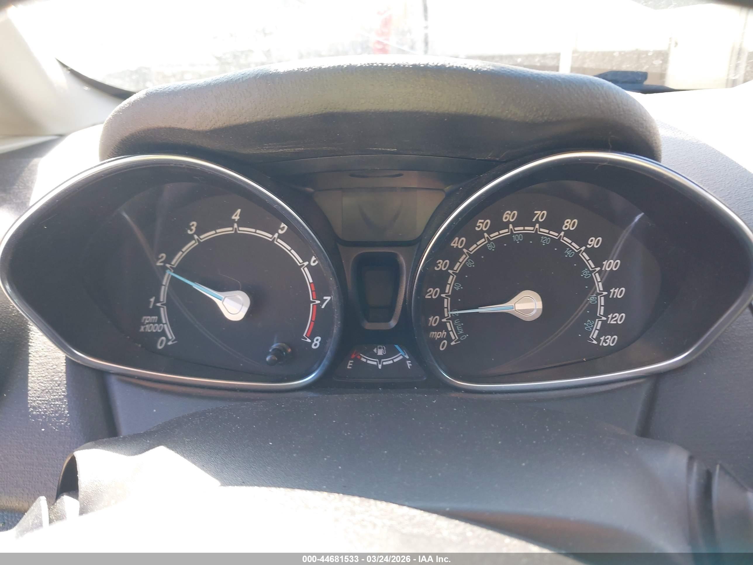 FORD FIESTA image 7
