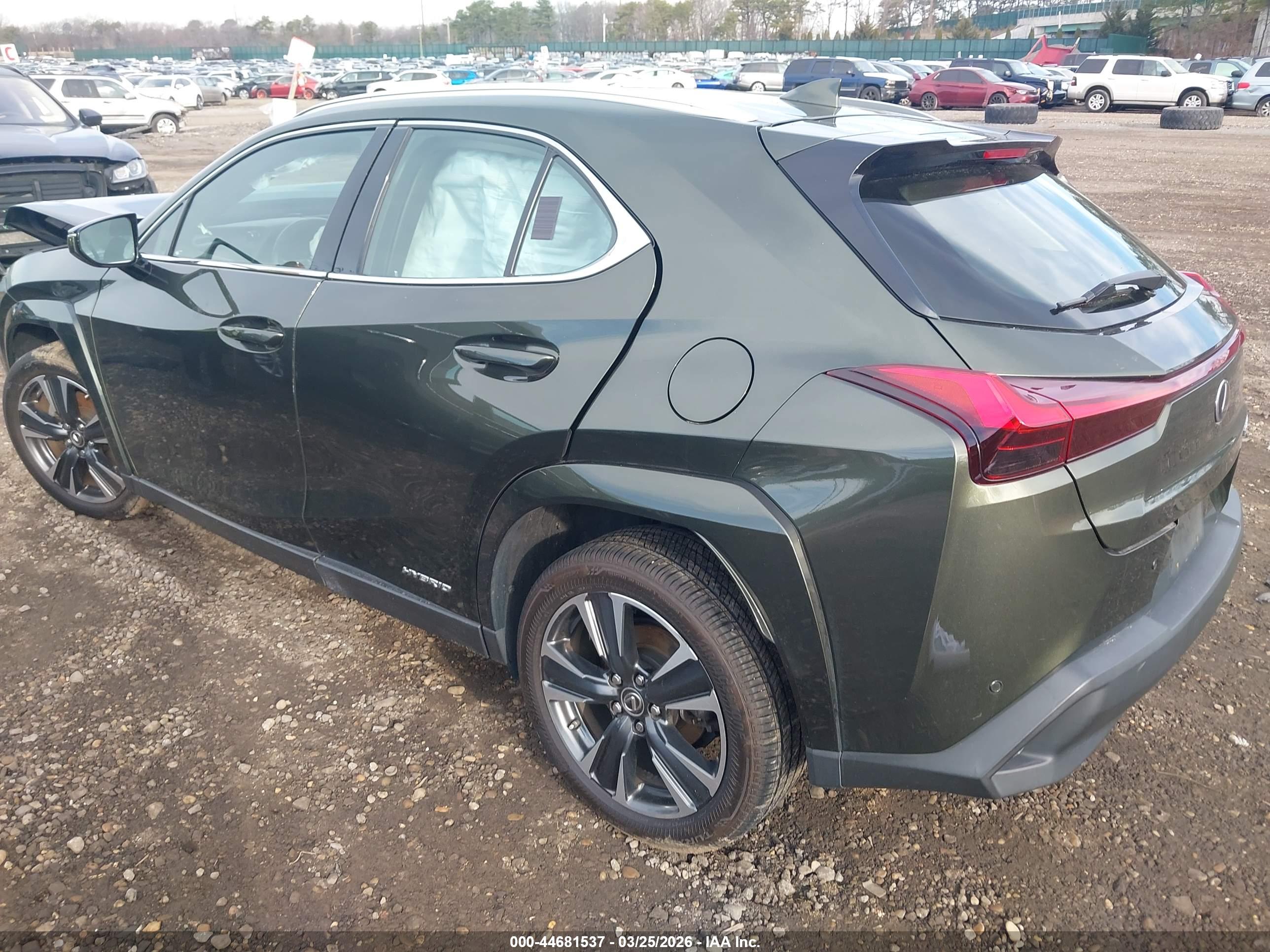 LEXUS UX image 3