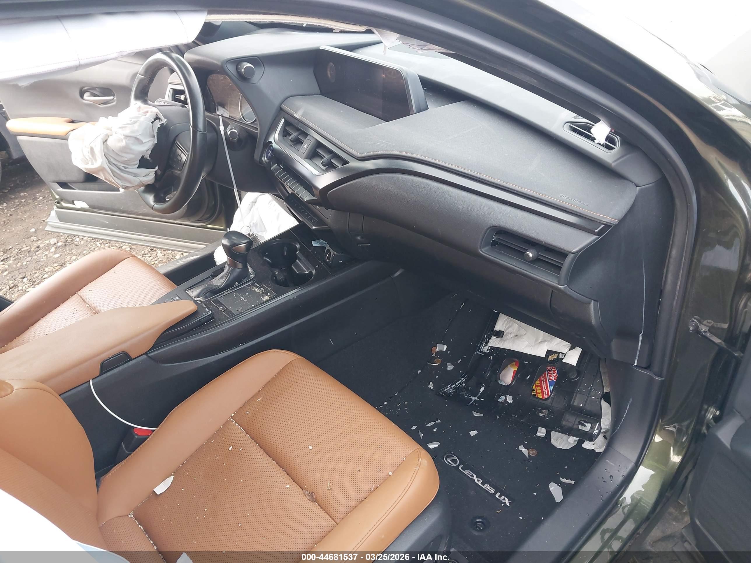 LEXUS UX image 5