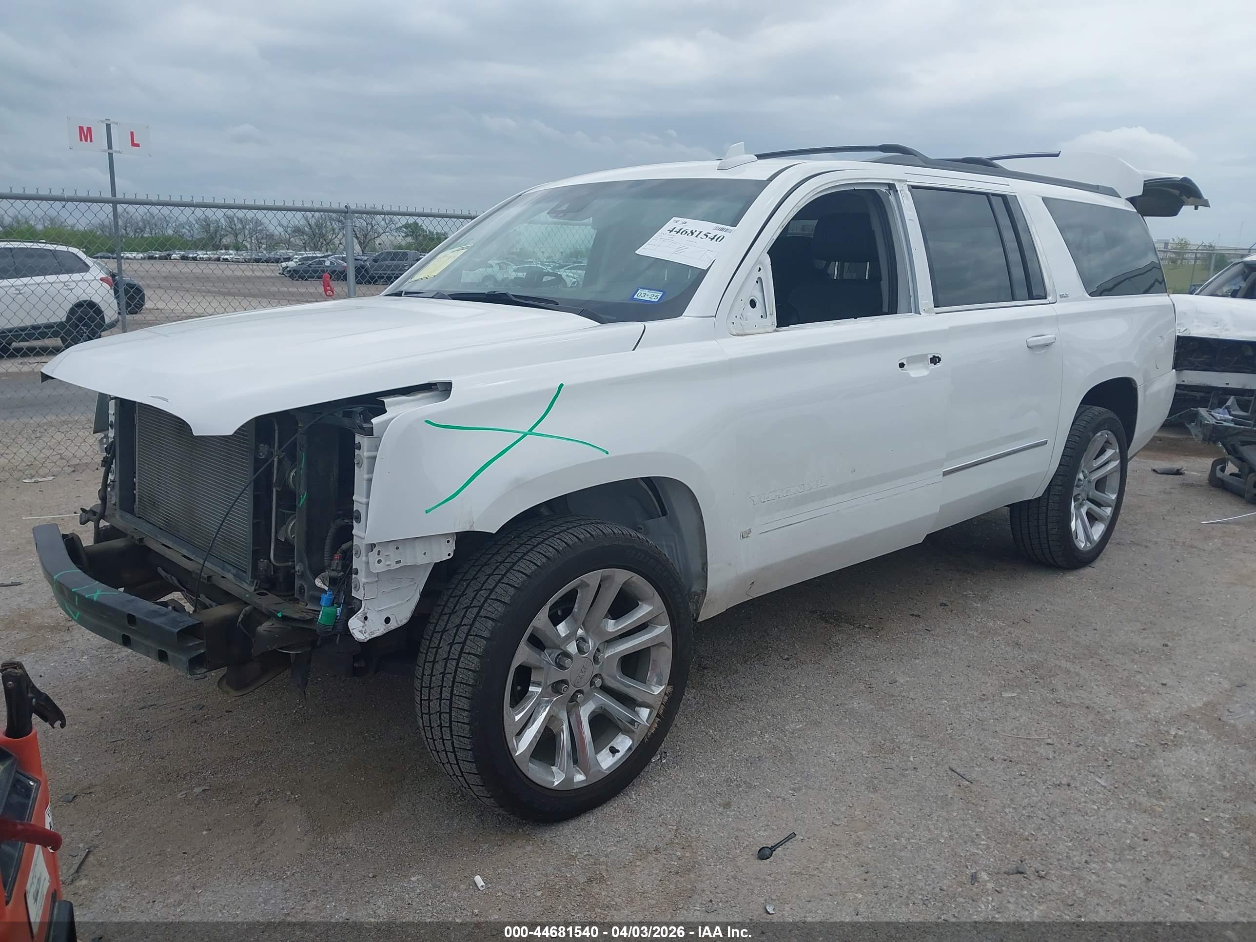GMC YUKON image 2