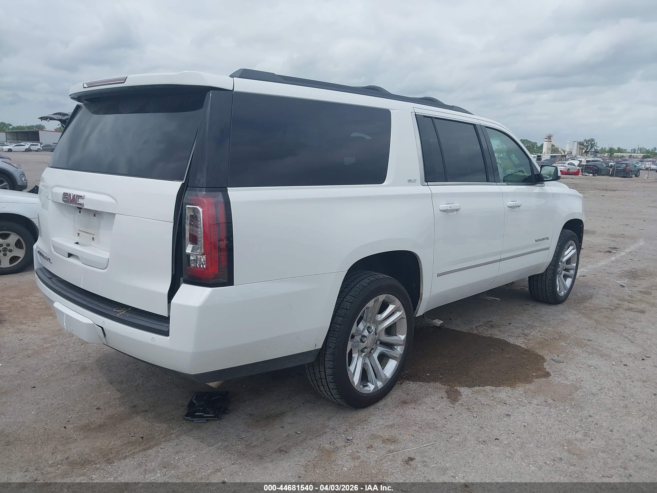GMC YUKON image 4