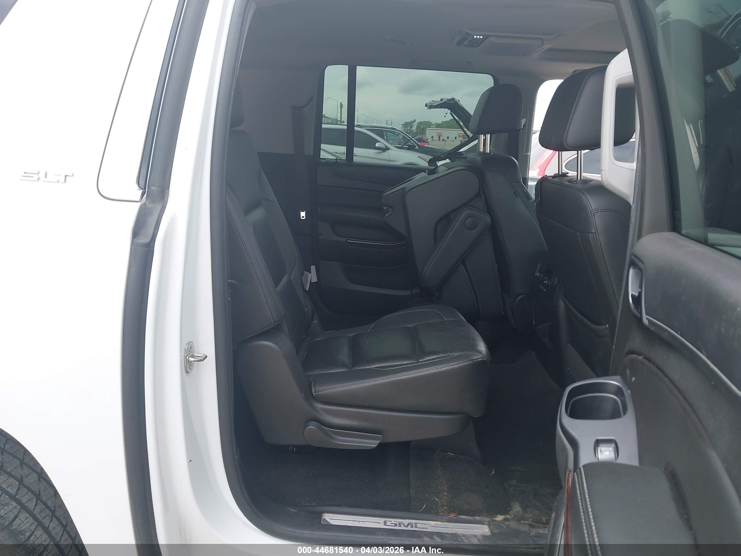 GMC YUKON image 8
