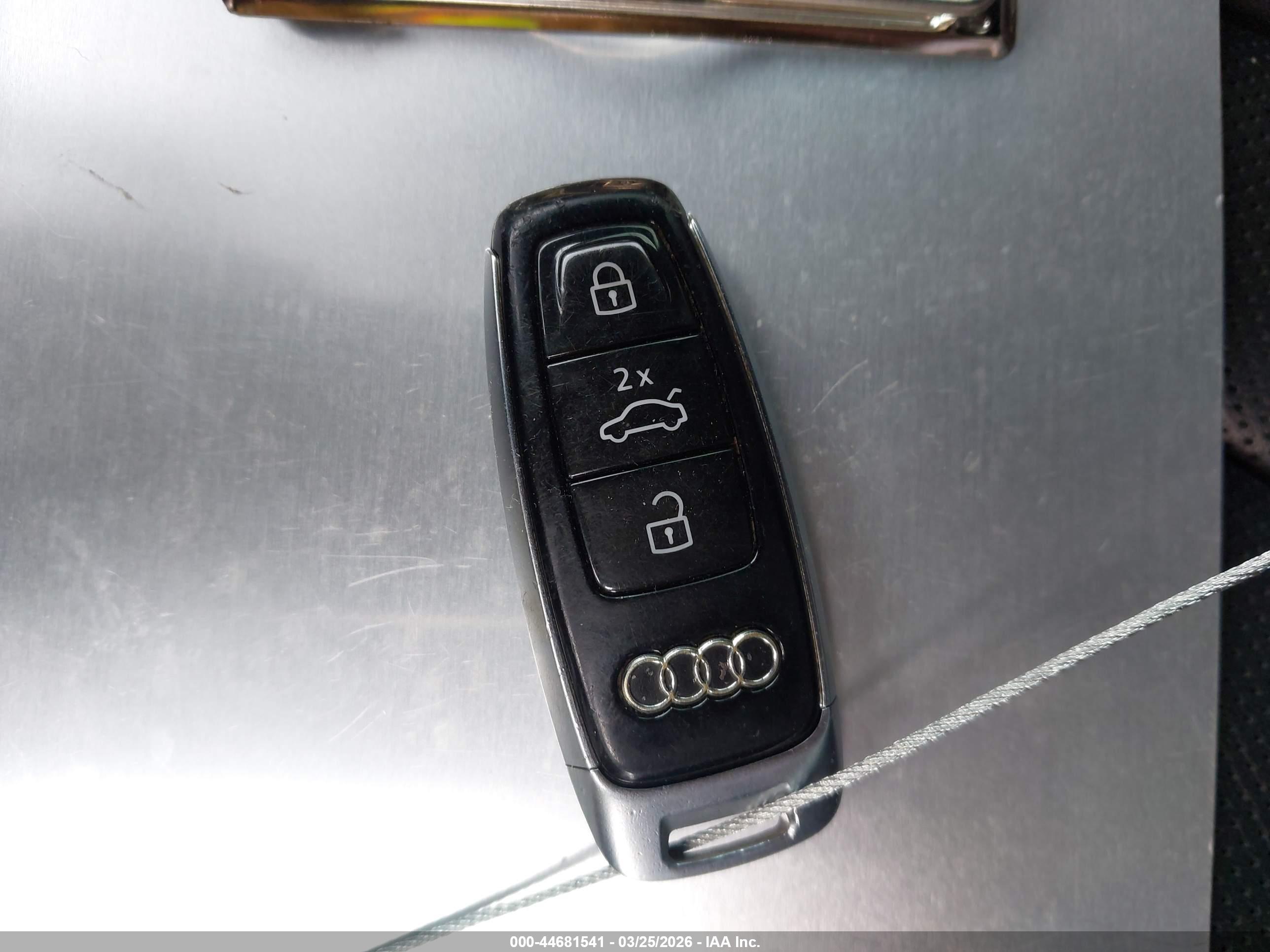AUDI Q8 image 11