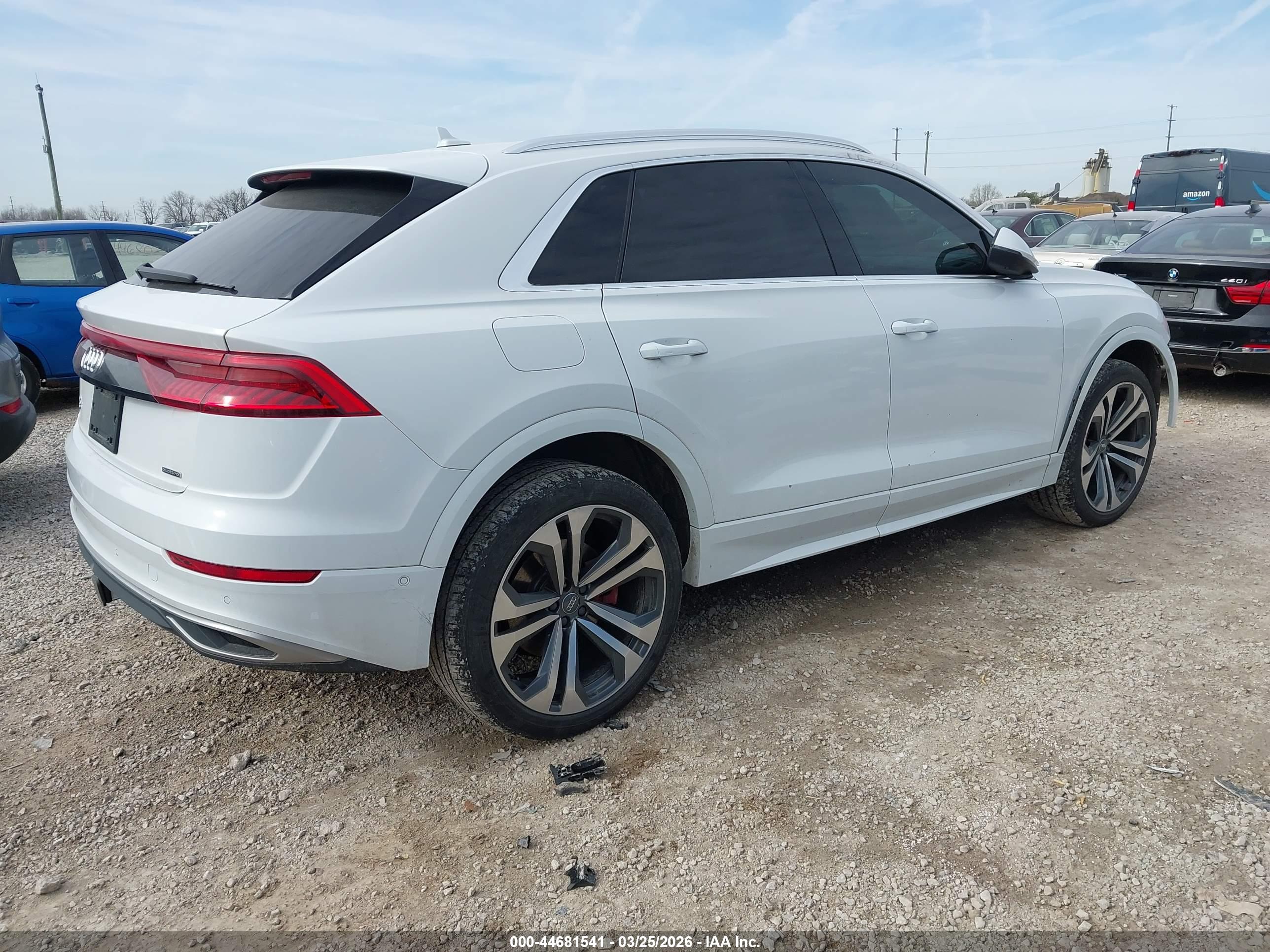 AUDI Q8 image 4