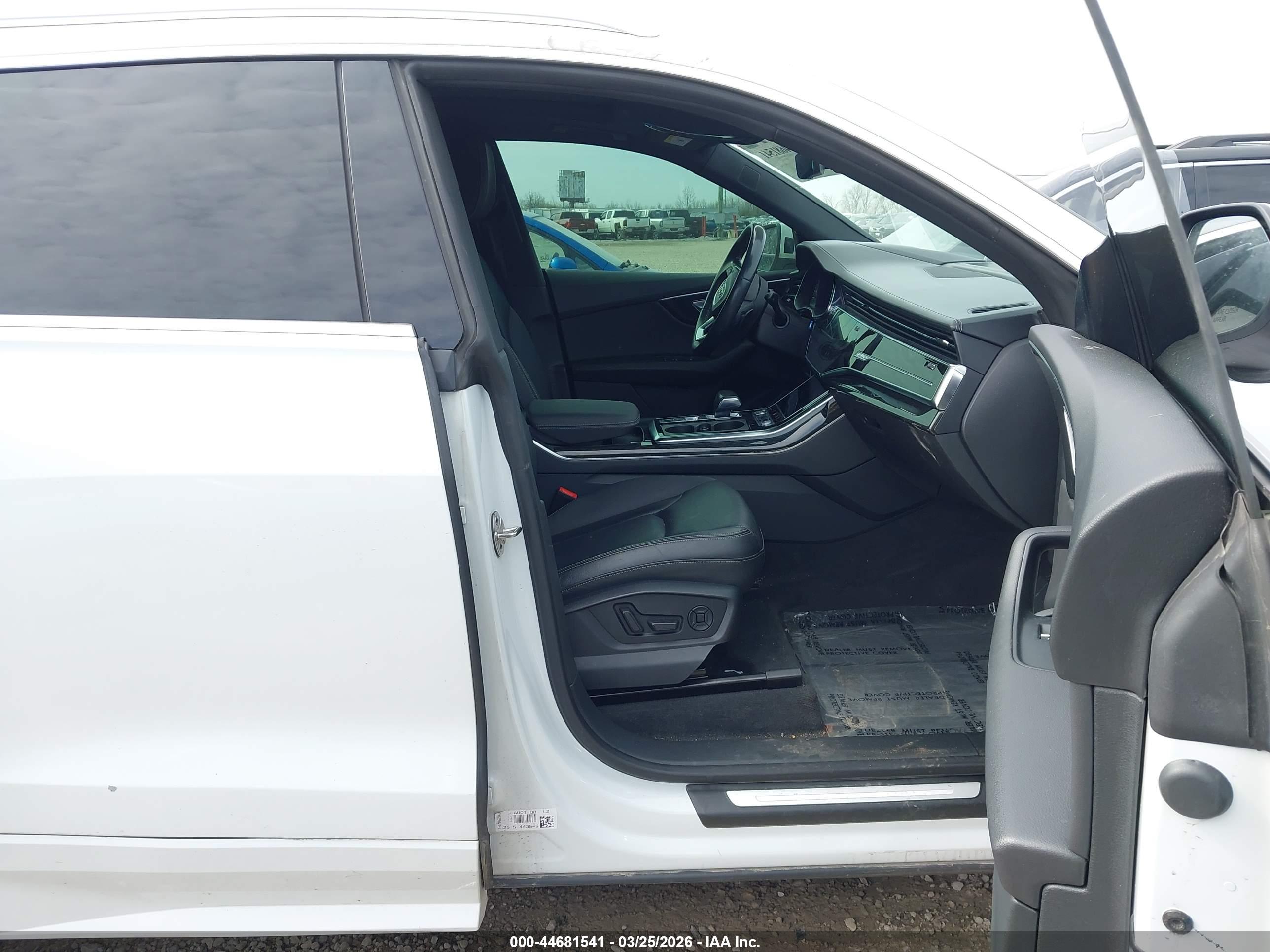 AUDI Q8 image 5