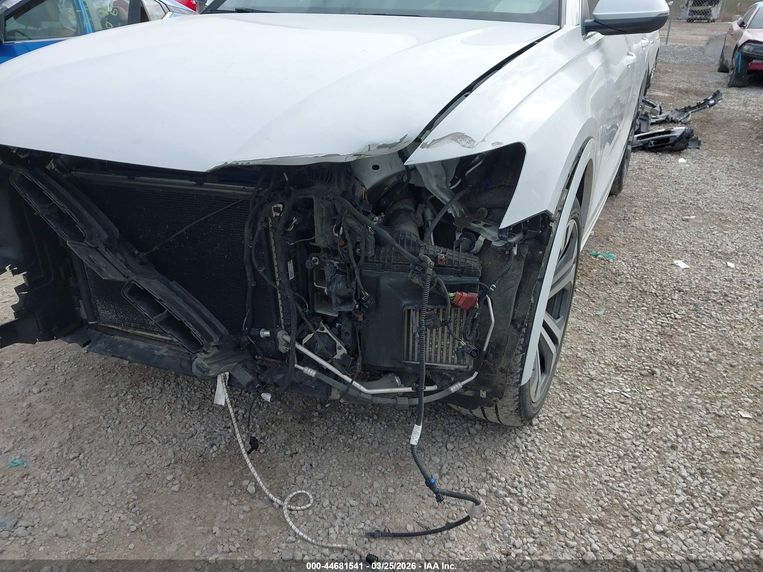 AUDI Q8 image 6
