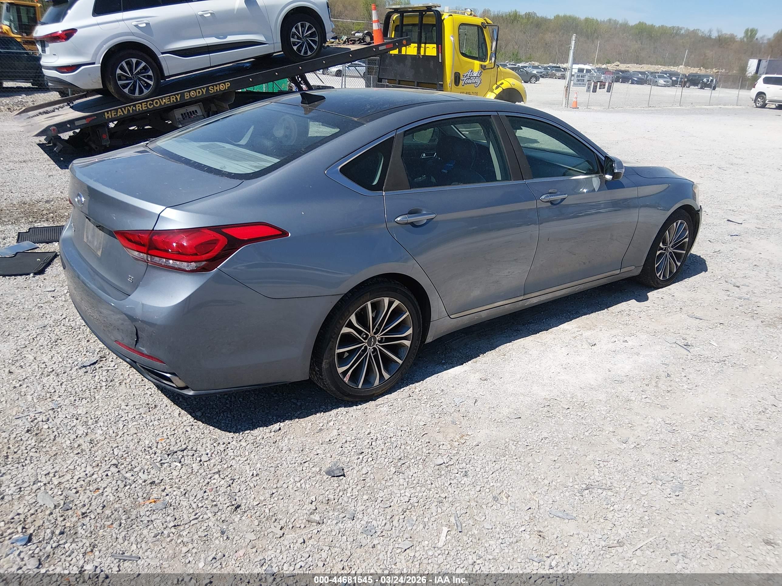 HYUNDAI GENESIS image 4