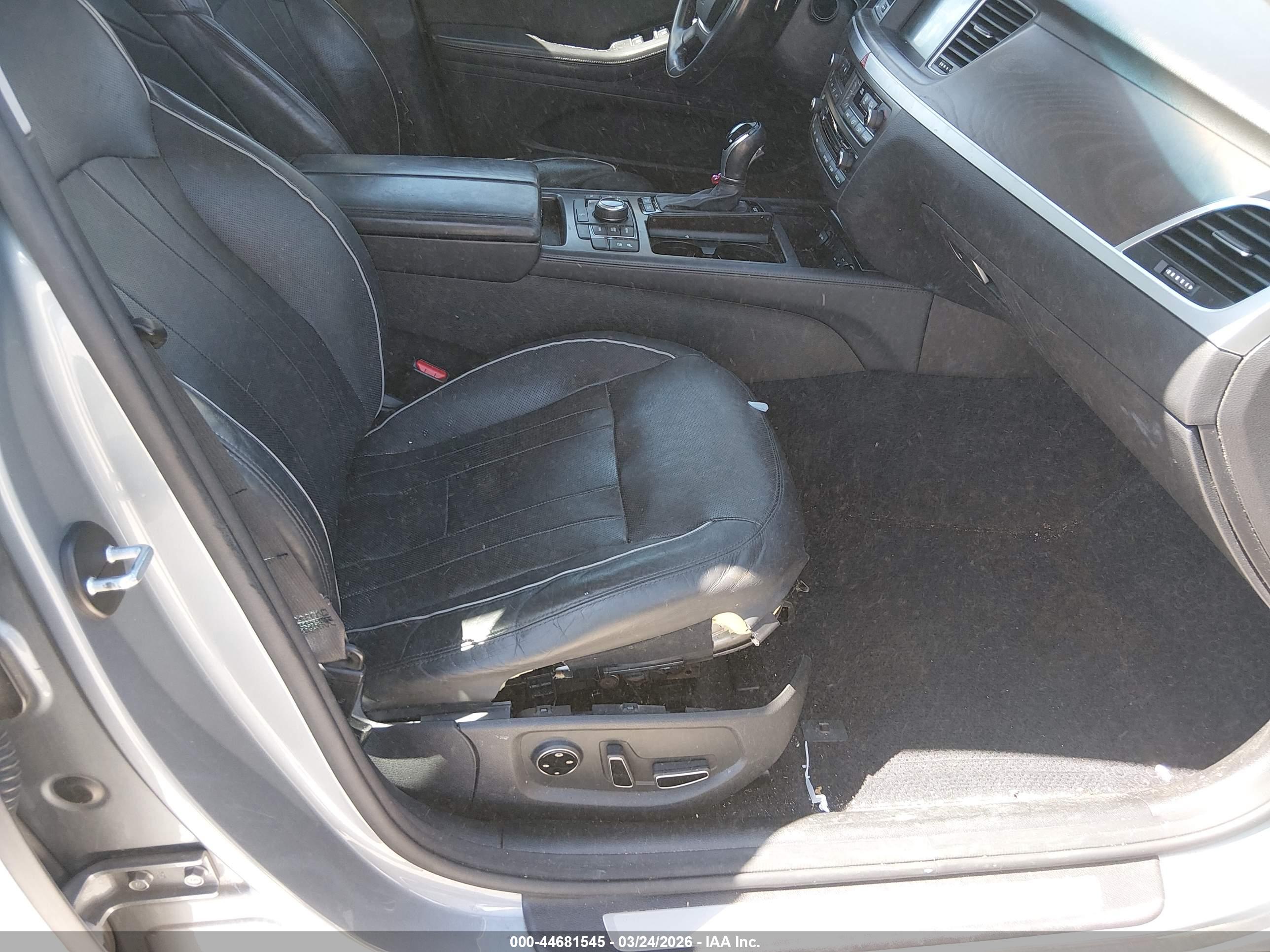 HYUNDAI GENESIS image 5