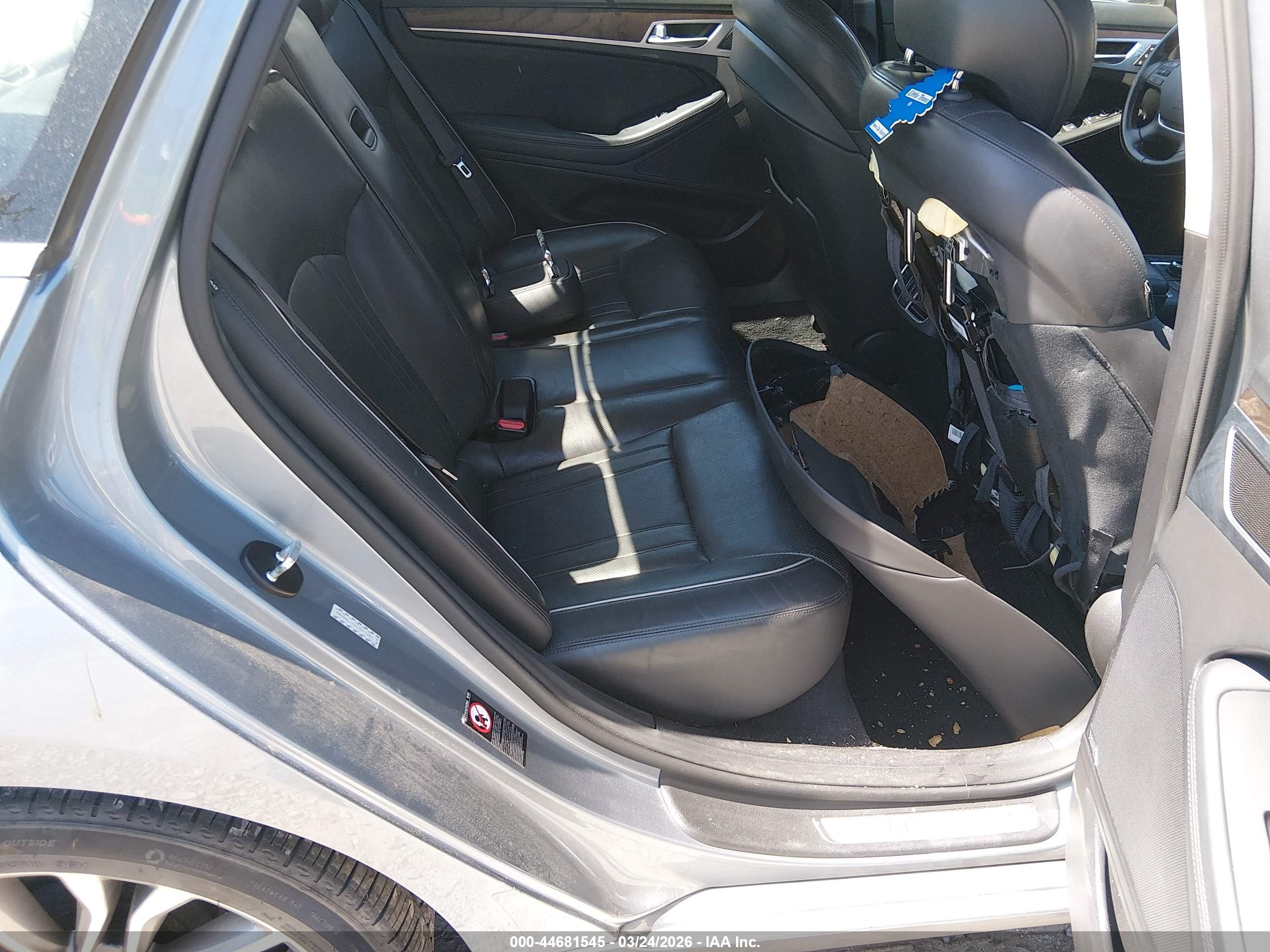 HYUNDAI GENESIS image 8