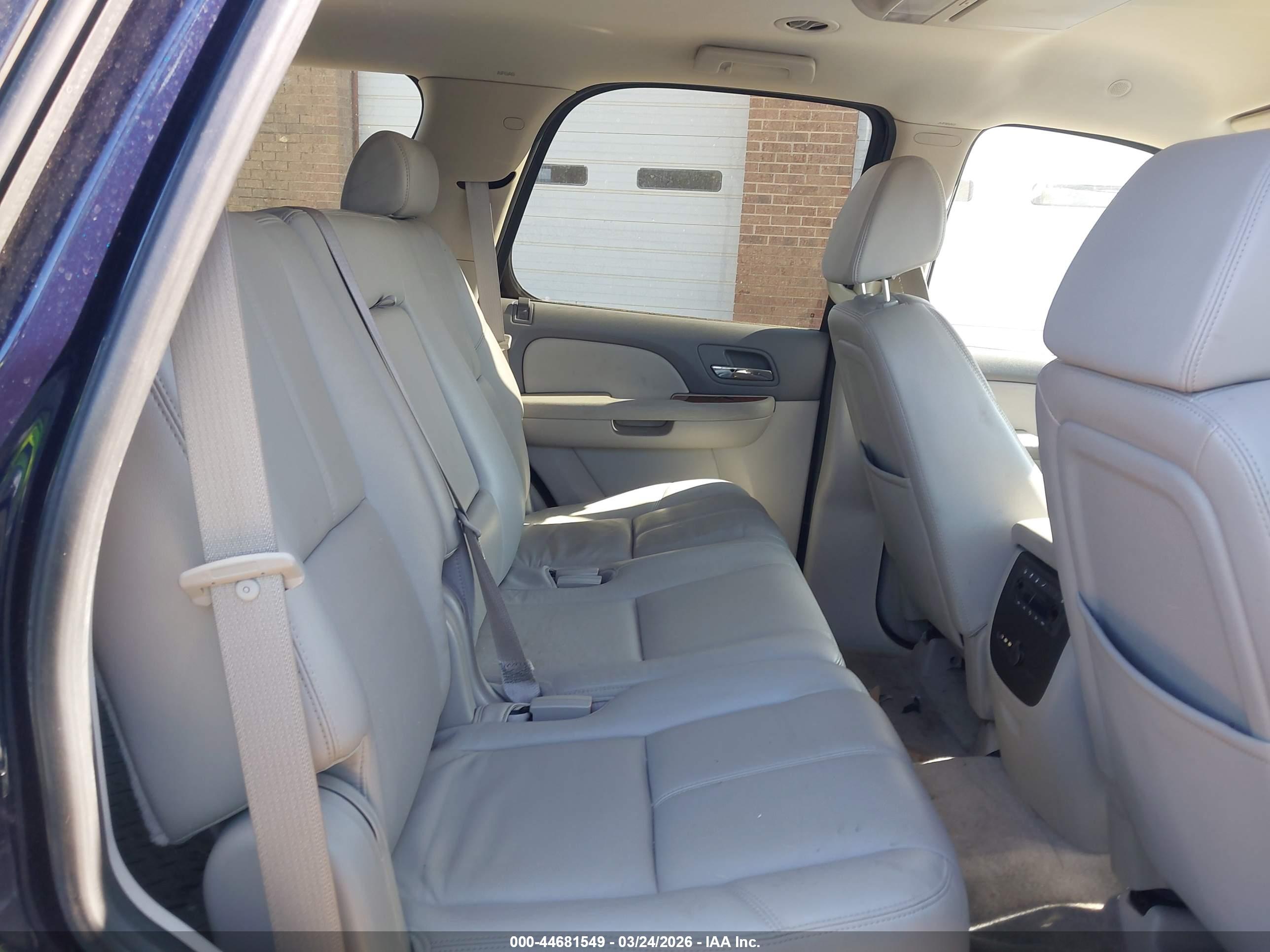 CHEVROLET TAHOE image 8