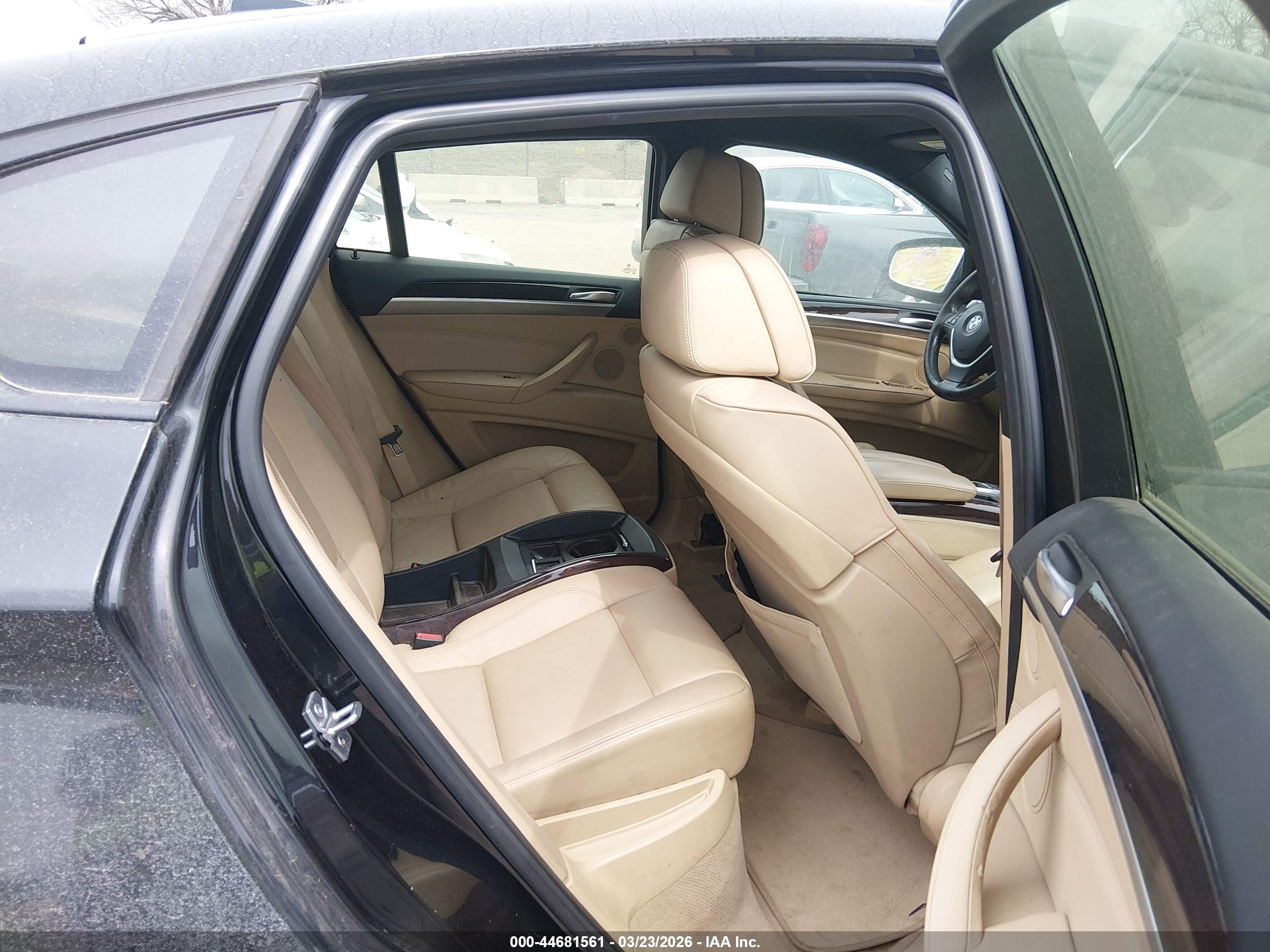 BMW X6 image 8