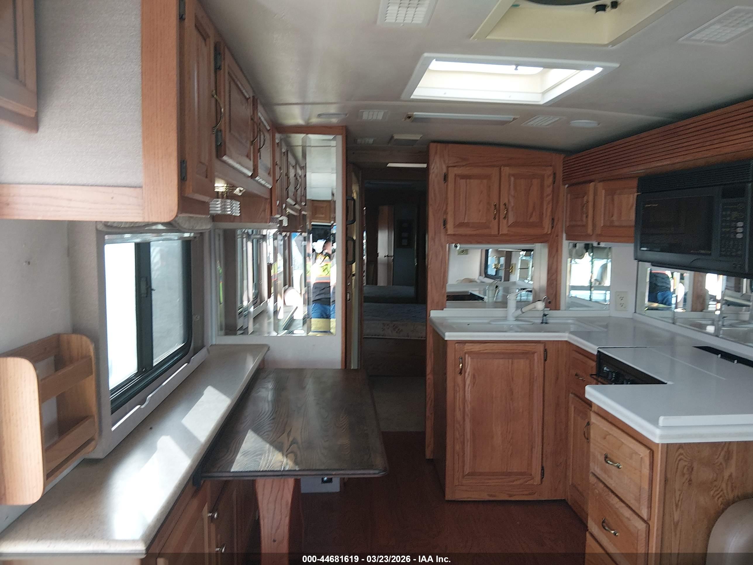 FORD F550 image 8