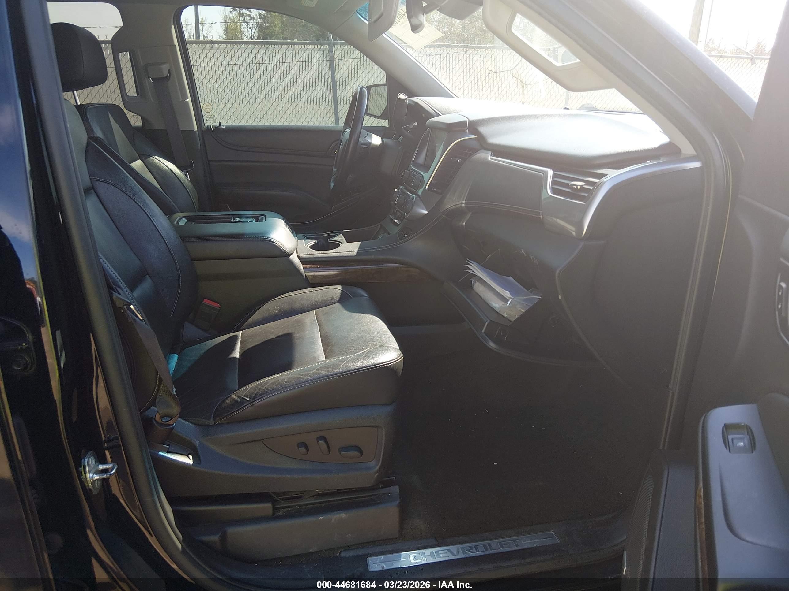 CHEVROLET SUBURBAN image 5
