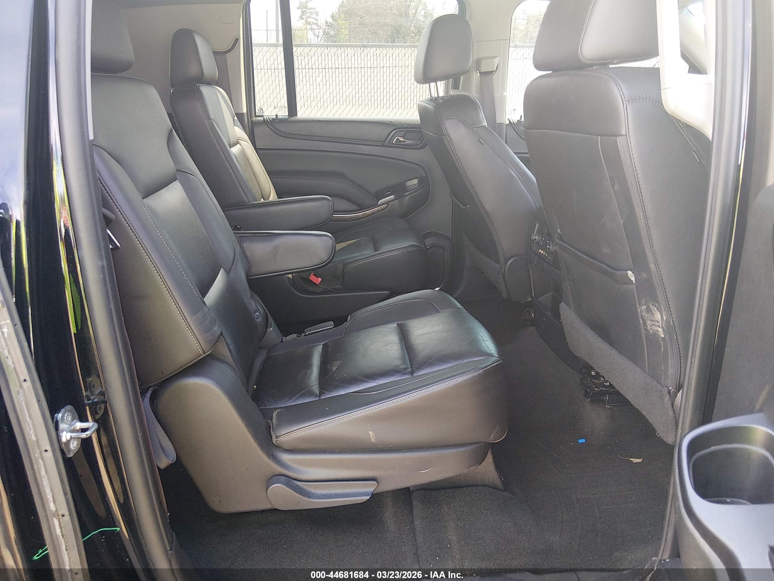 CHEVROLET SUBURBAN image 8