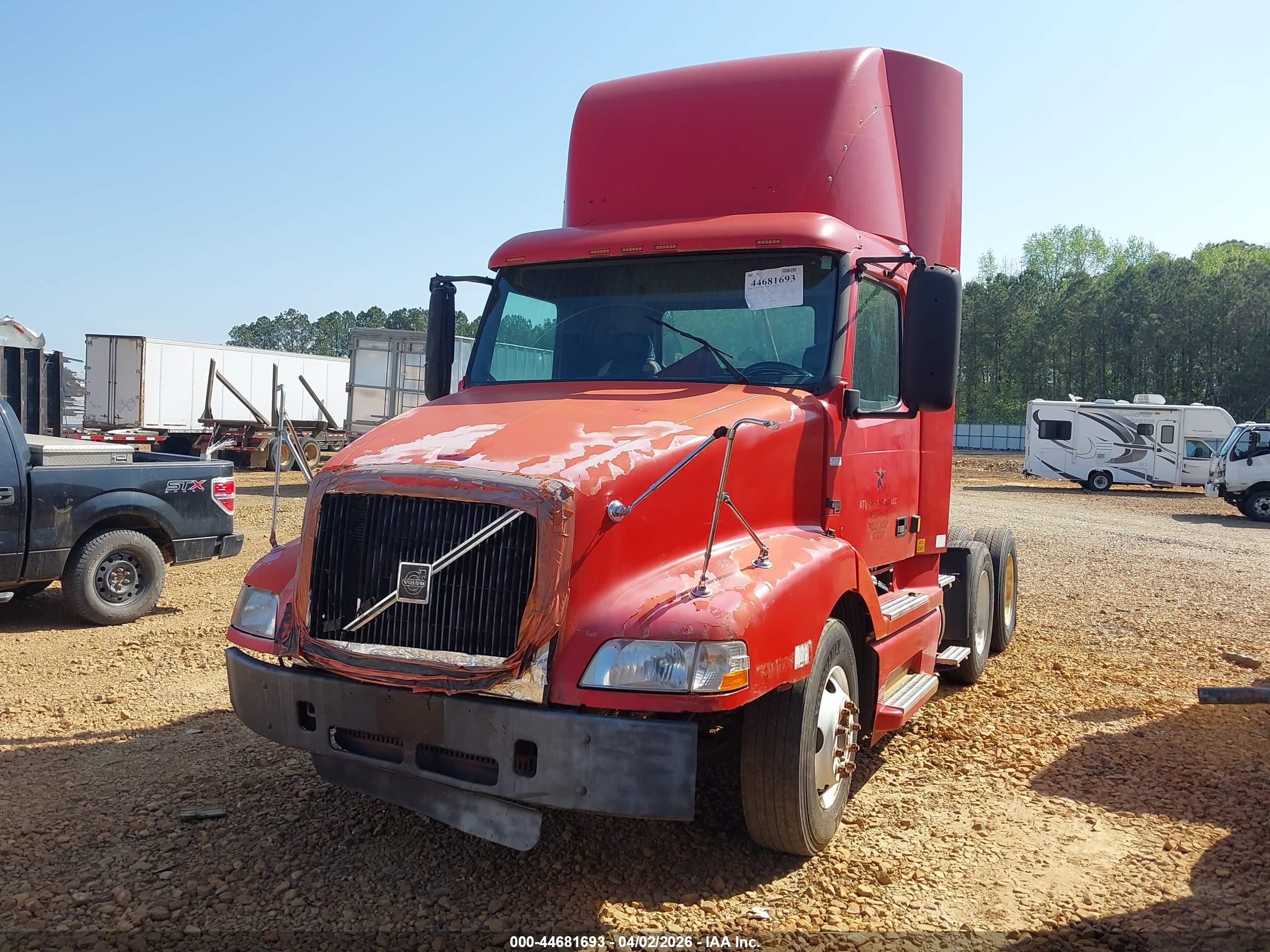 VOLVO VN image 2