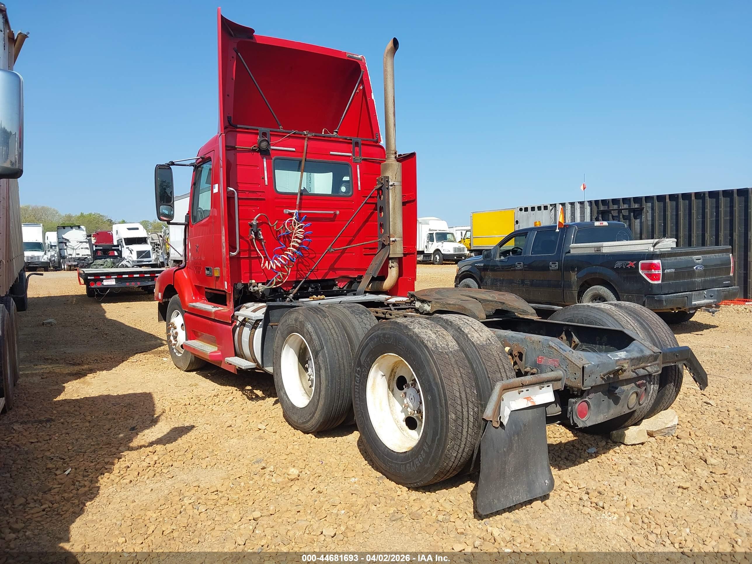 VOLVO VN image 3
