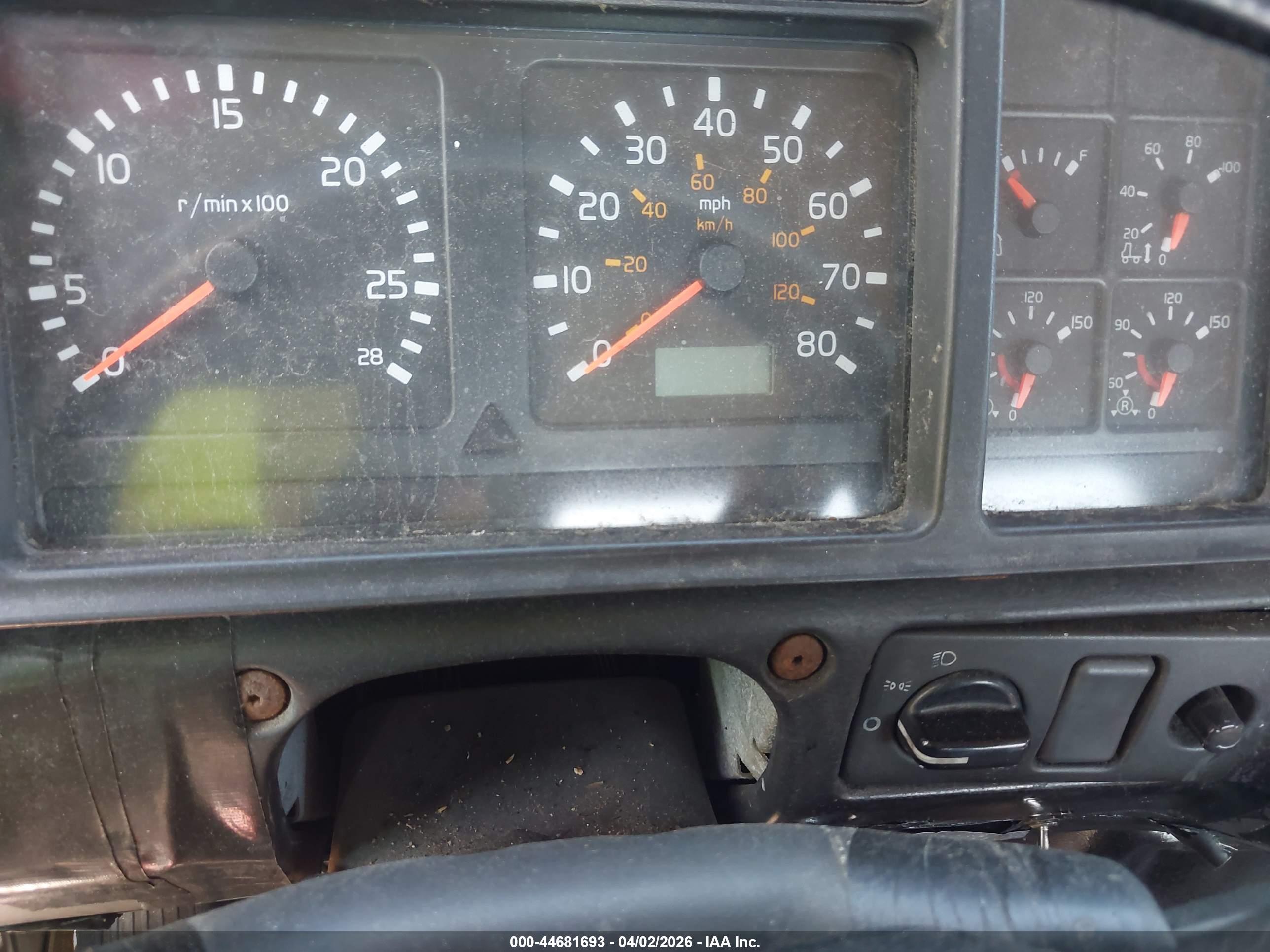 VOLVO VN image 6