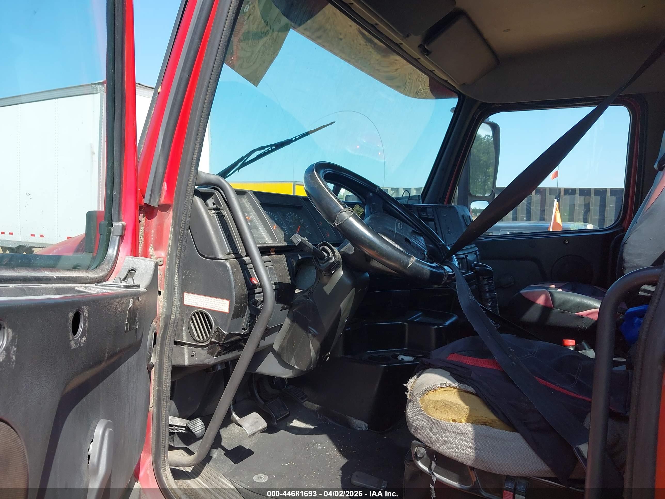 VOLVO VN image 7