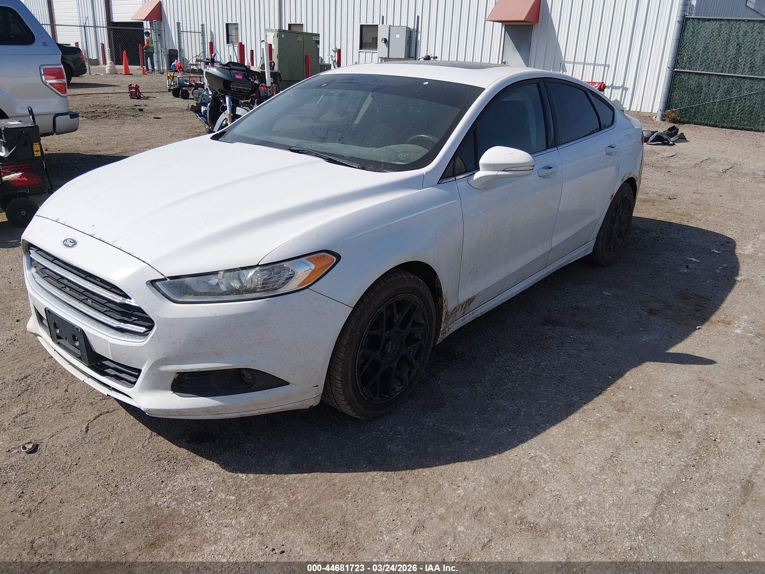 FORD FUSION image 2