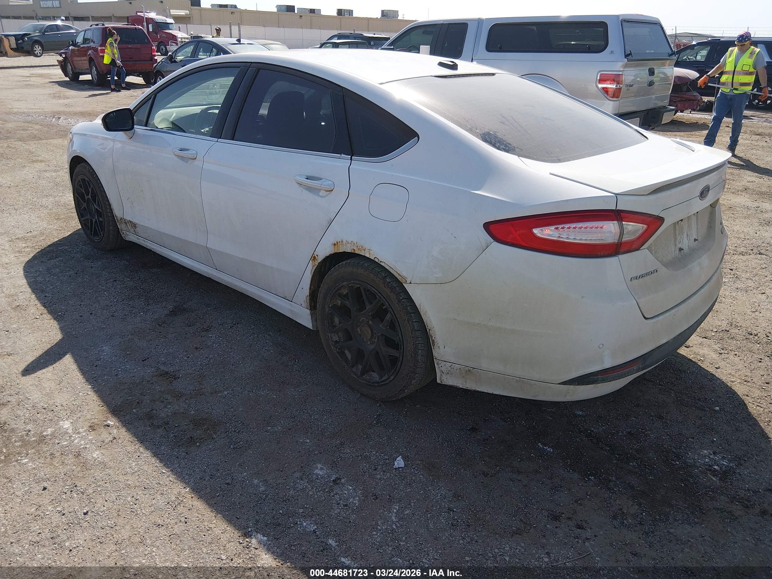 FORD FUSION image 3