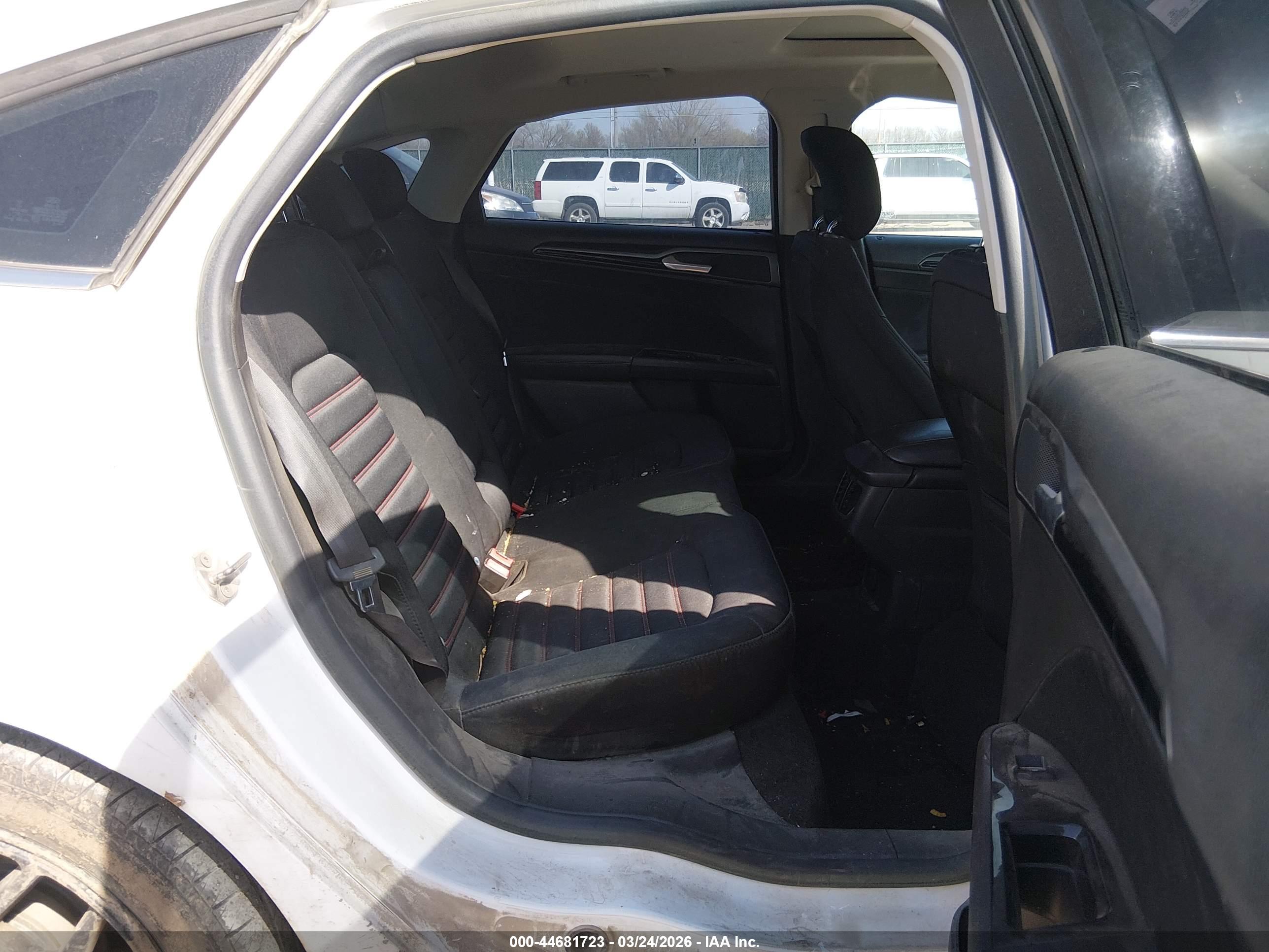 FORD FUSION image 8