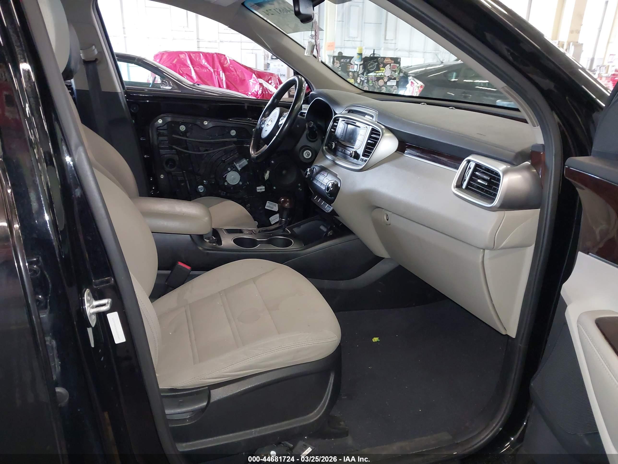 KIA SORENTO image 5