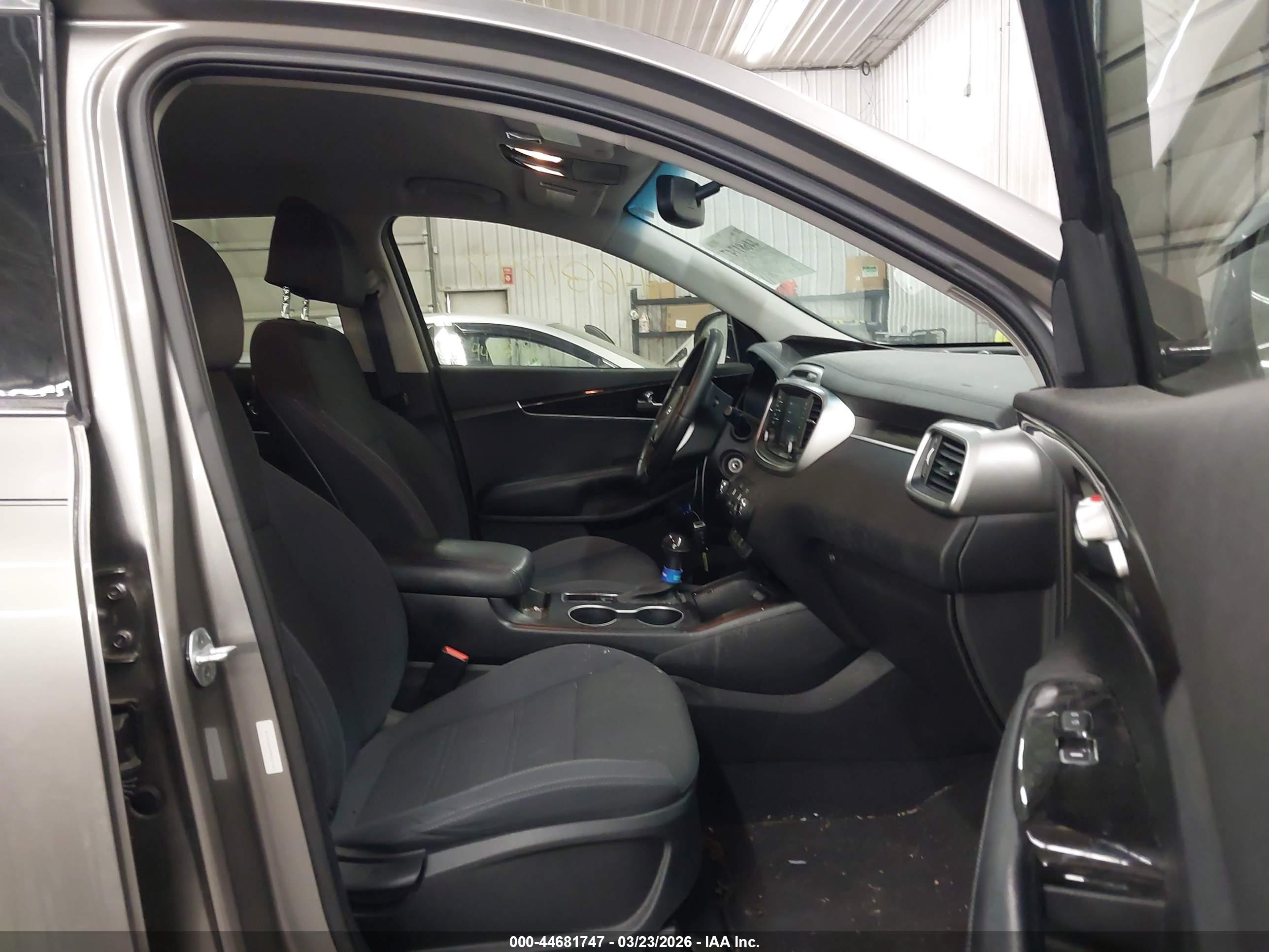 KIA SORENTO image 5