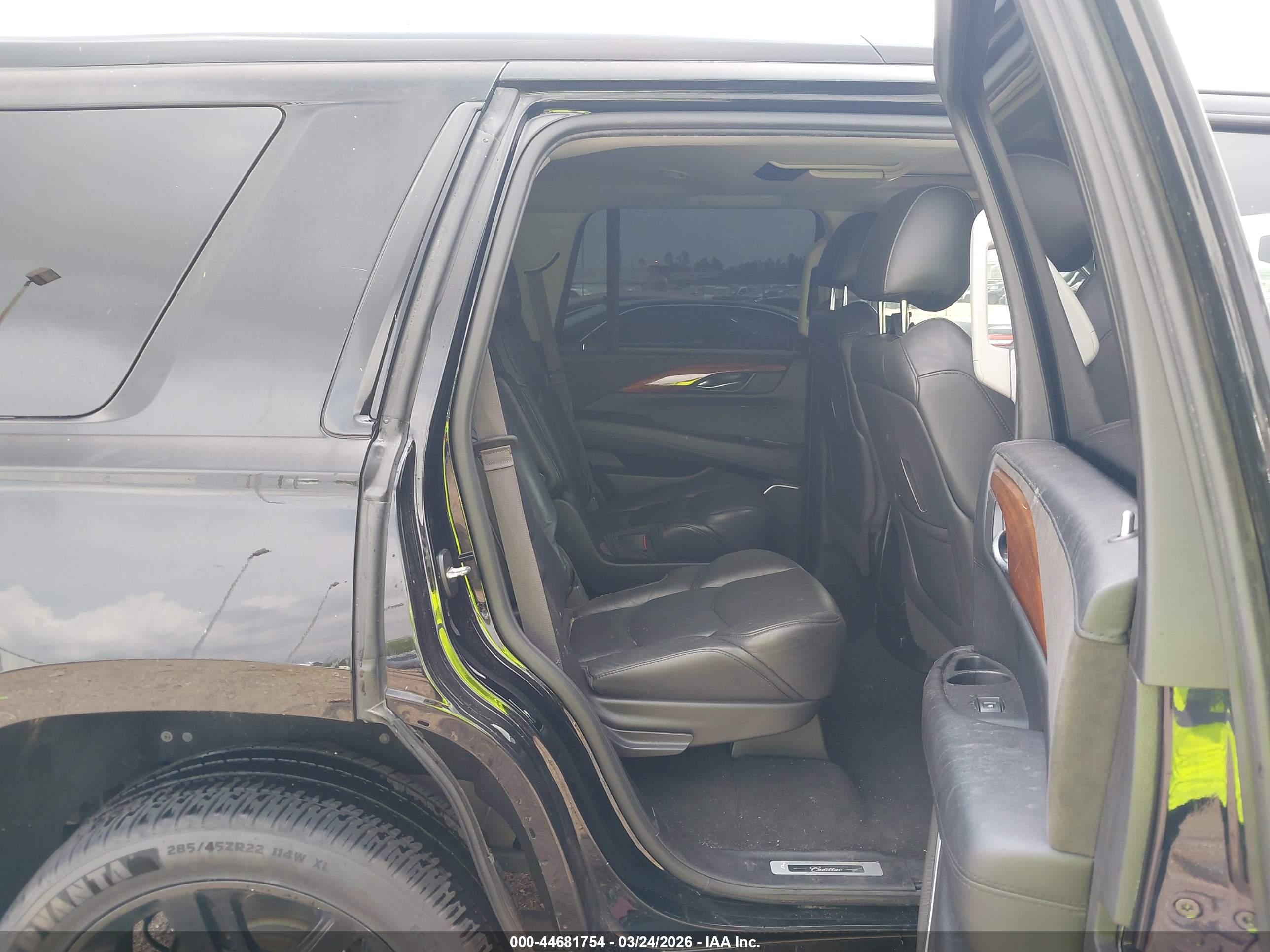 CADILLAC ESCALADE image 8