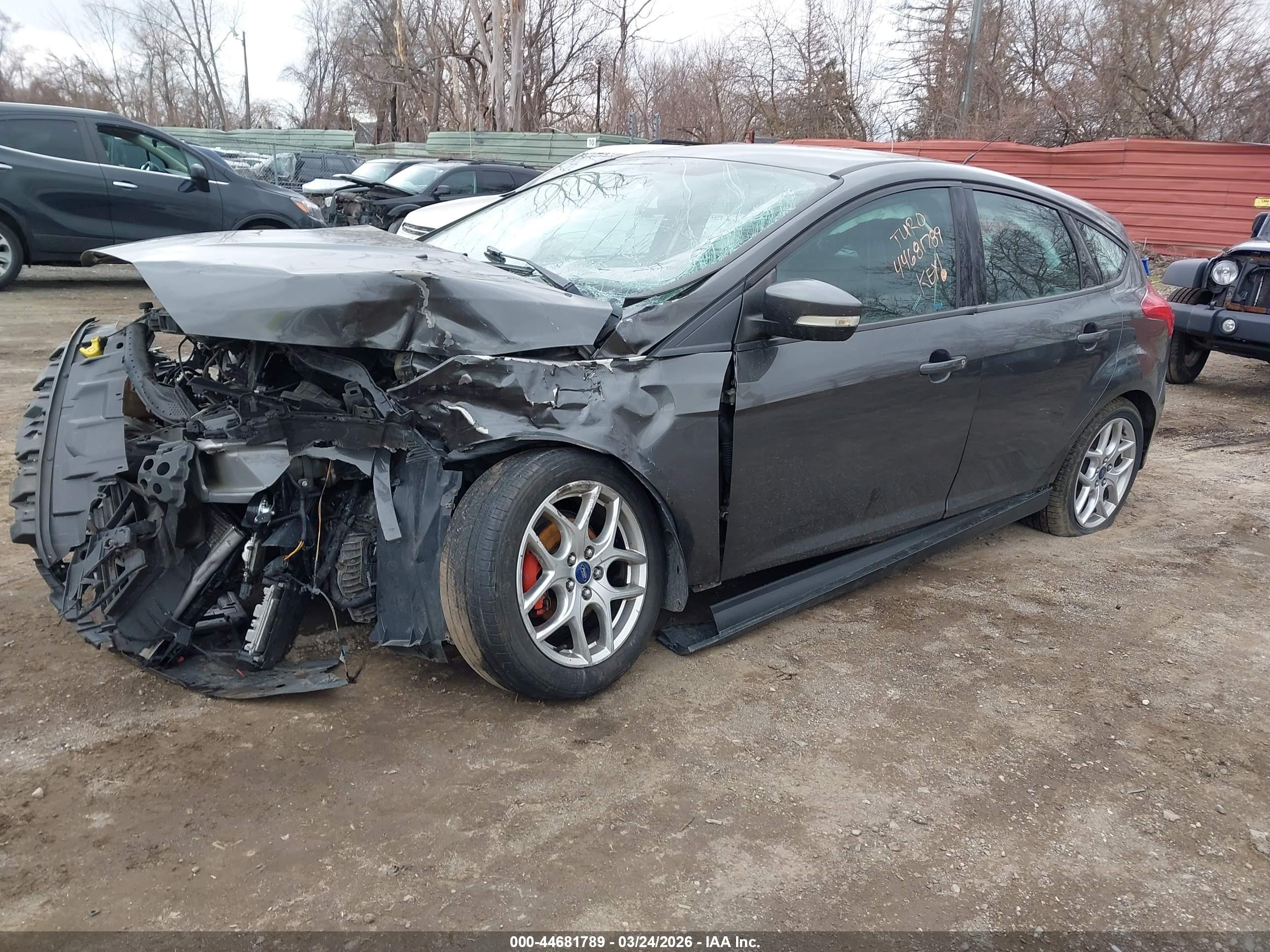 FORD FOCUS image 2