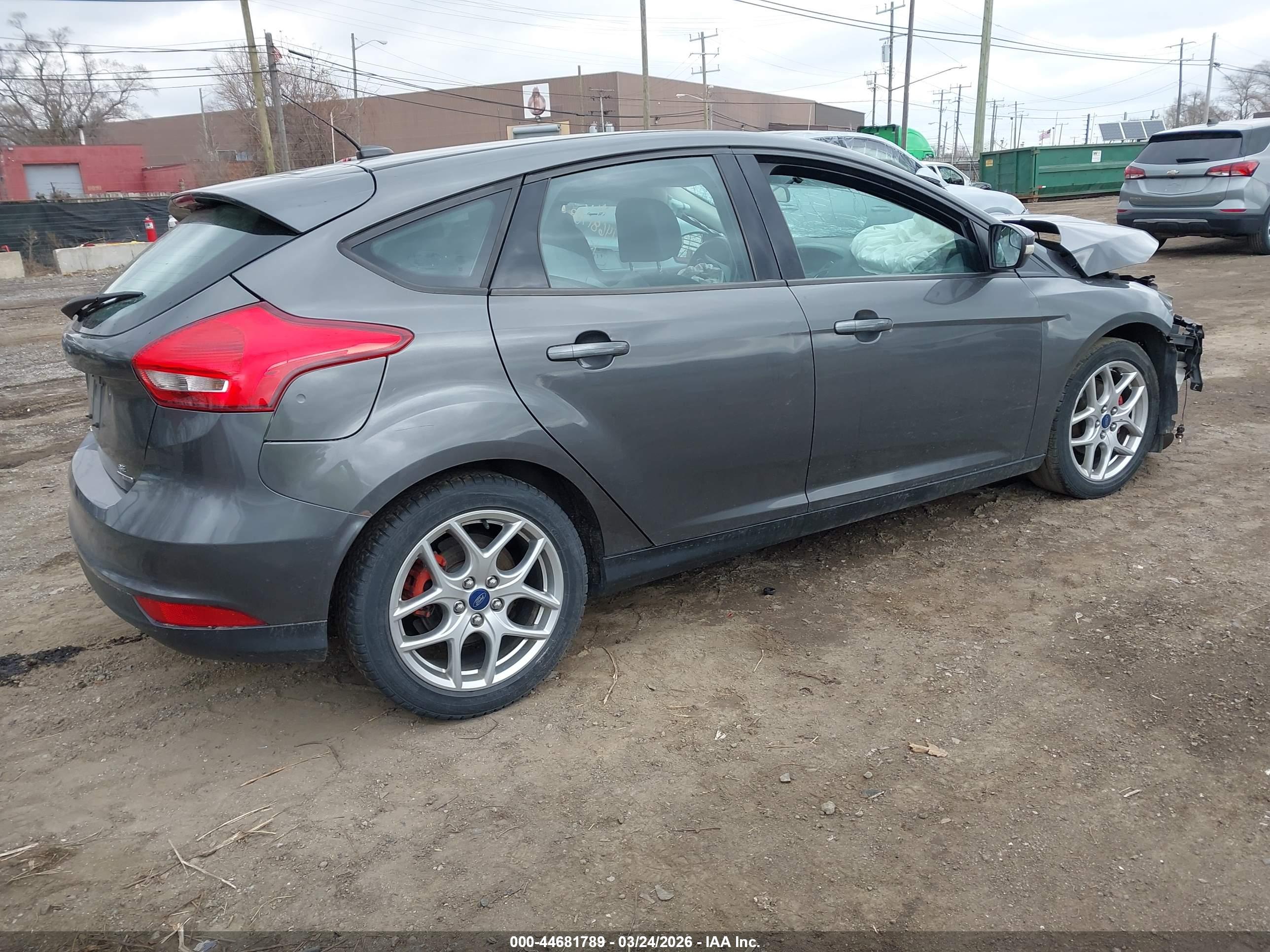 FORD FOCUS image 4