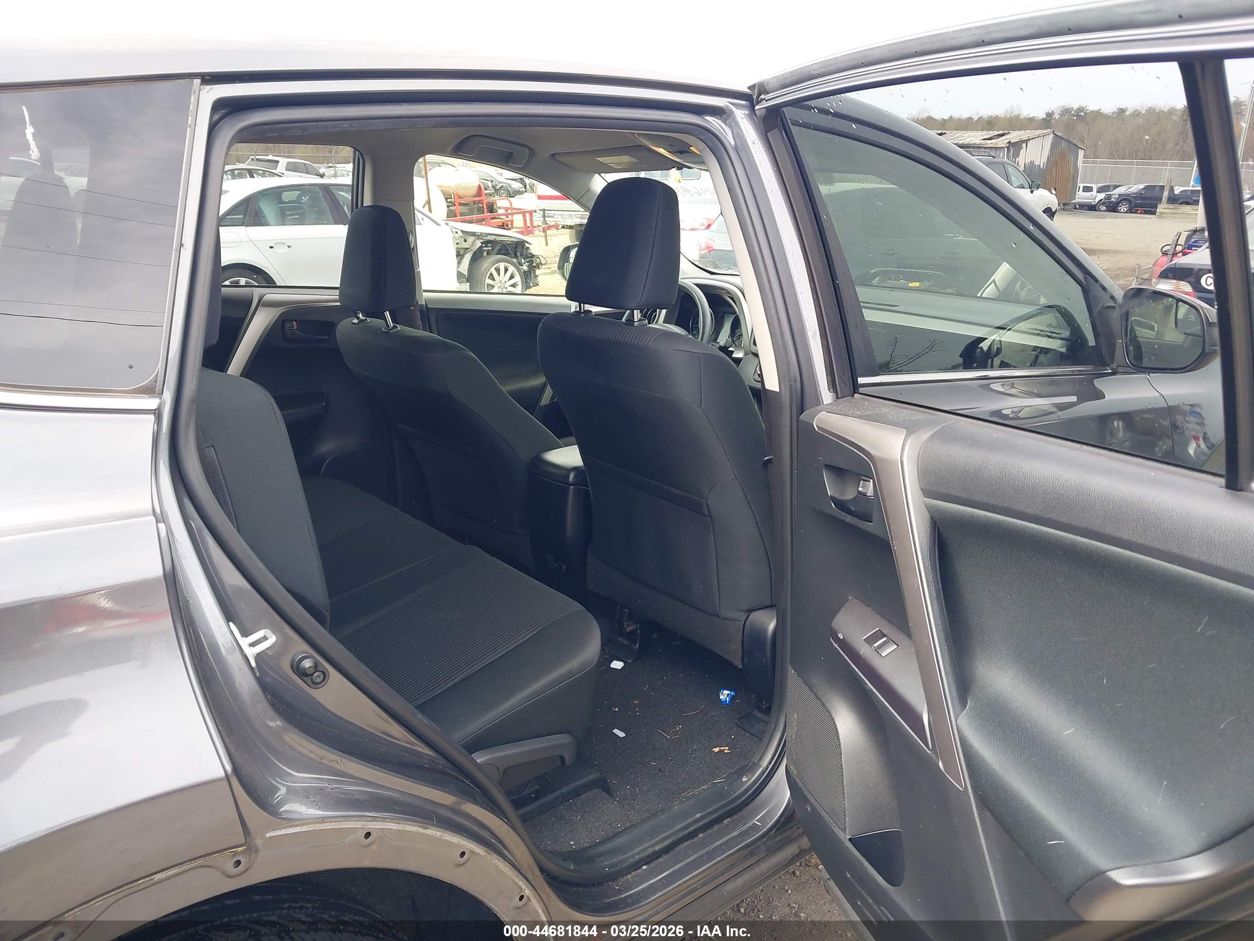 TOYOTA RAV4 image 8