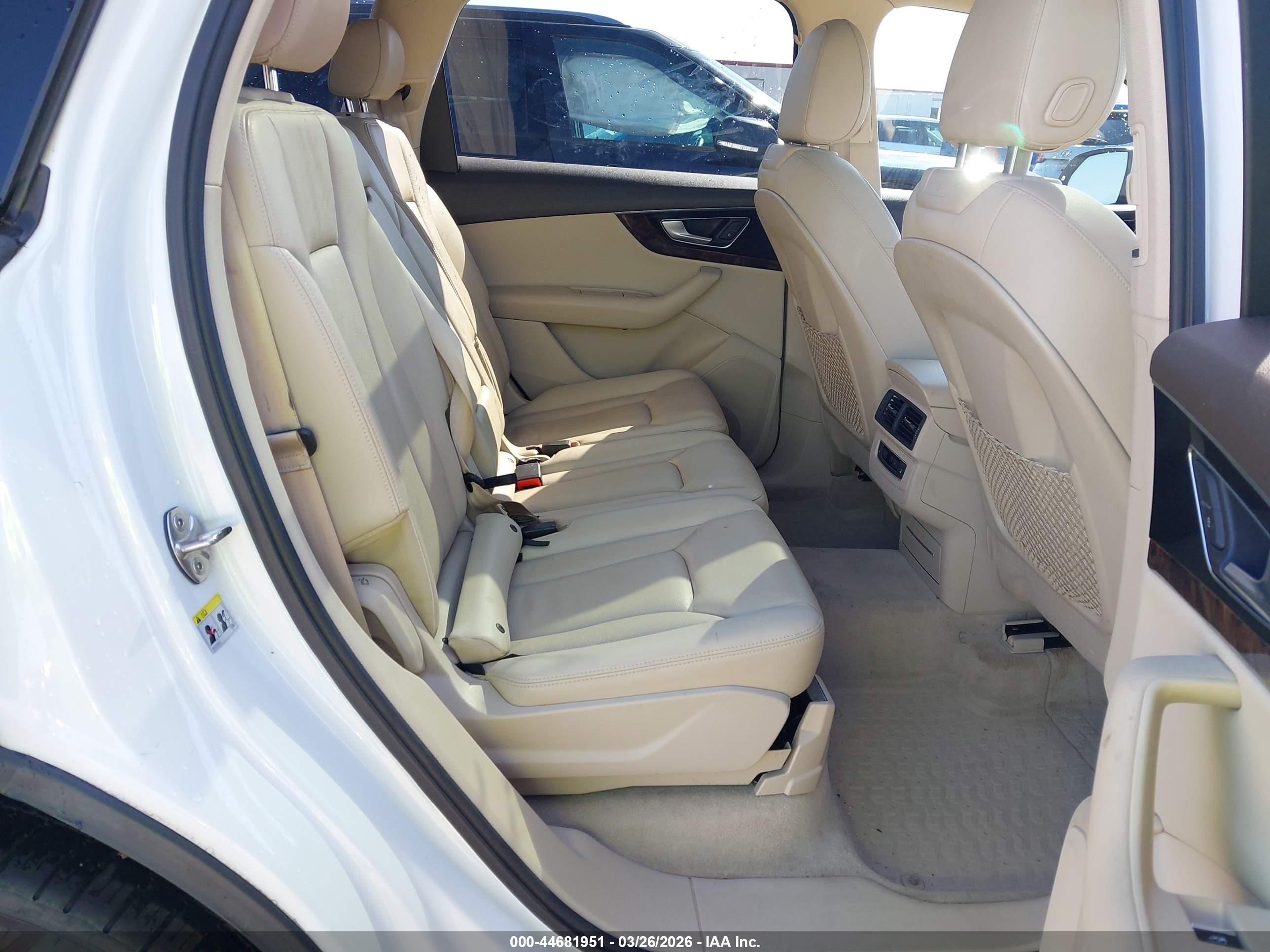 AUDI Q7 image 8